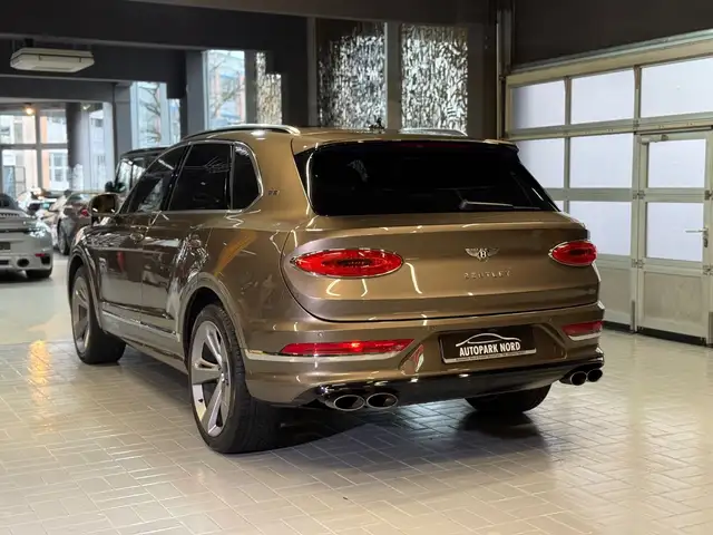 Bentley Bentayga view 5
