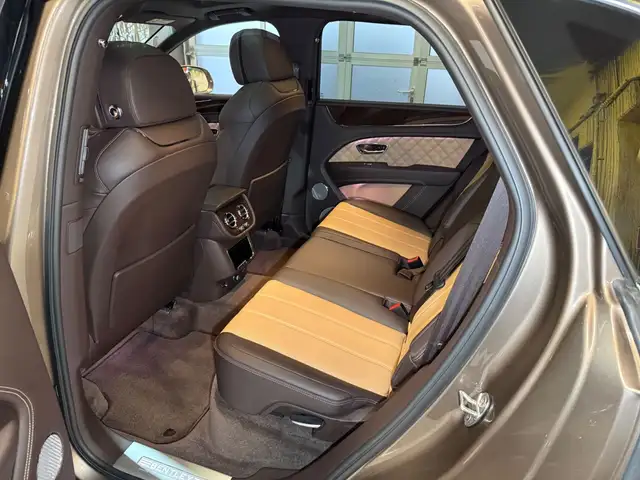 Bentley Bentayga view 14