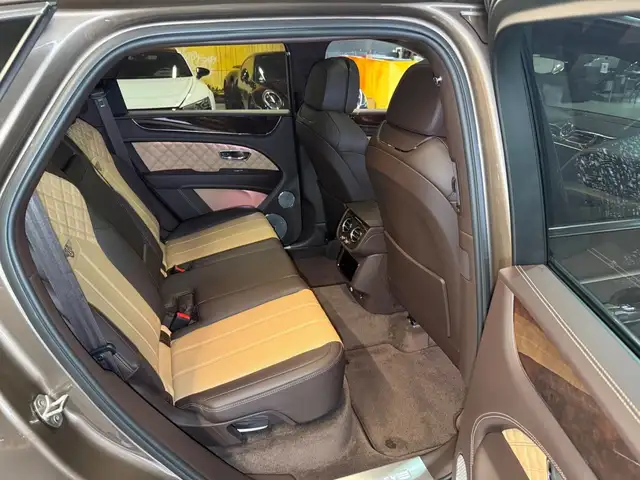 Bentley Bentayga view 15