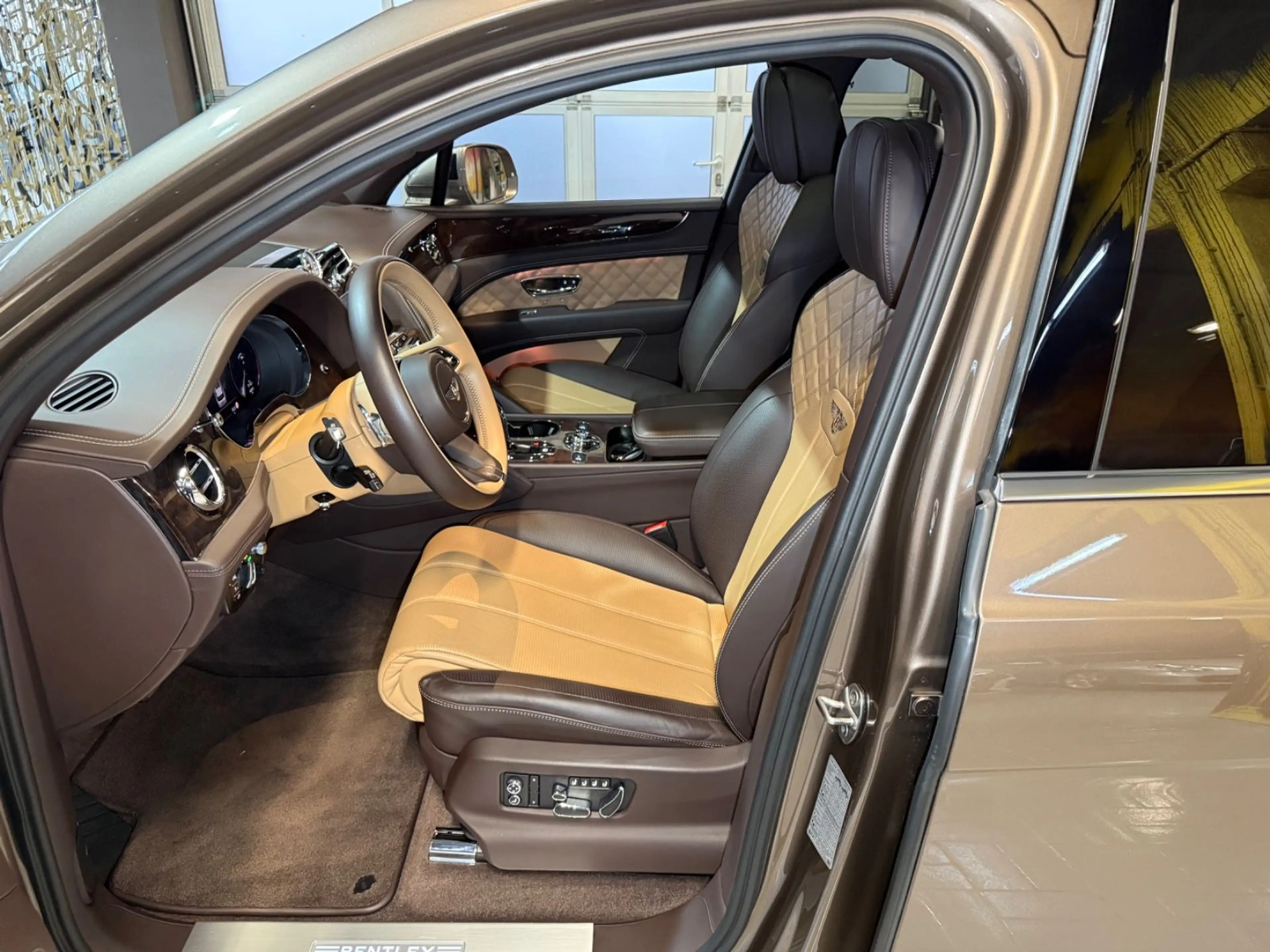 Bentley Bentayga 4.0 V8 4WD Aut.~NAIM~PANO~AKRAPOVIC~ — photo 12
