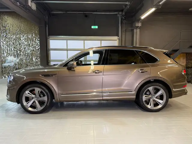 Bentley Bentayga view 4