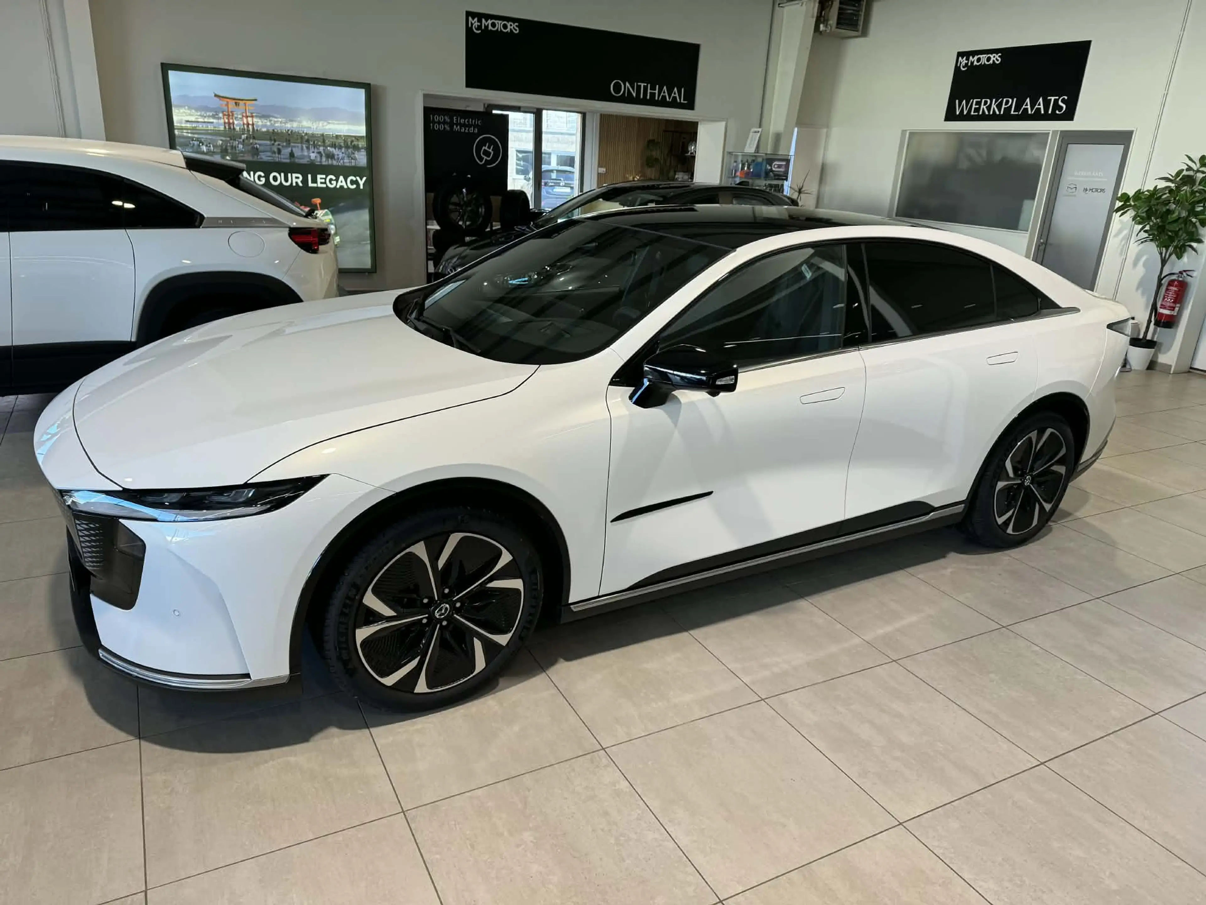 Mazda 6e 6e 68.8 kWh Takumi — photo 2