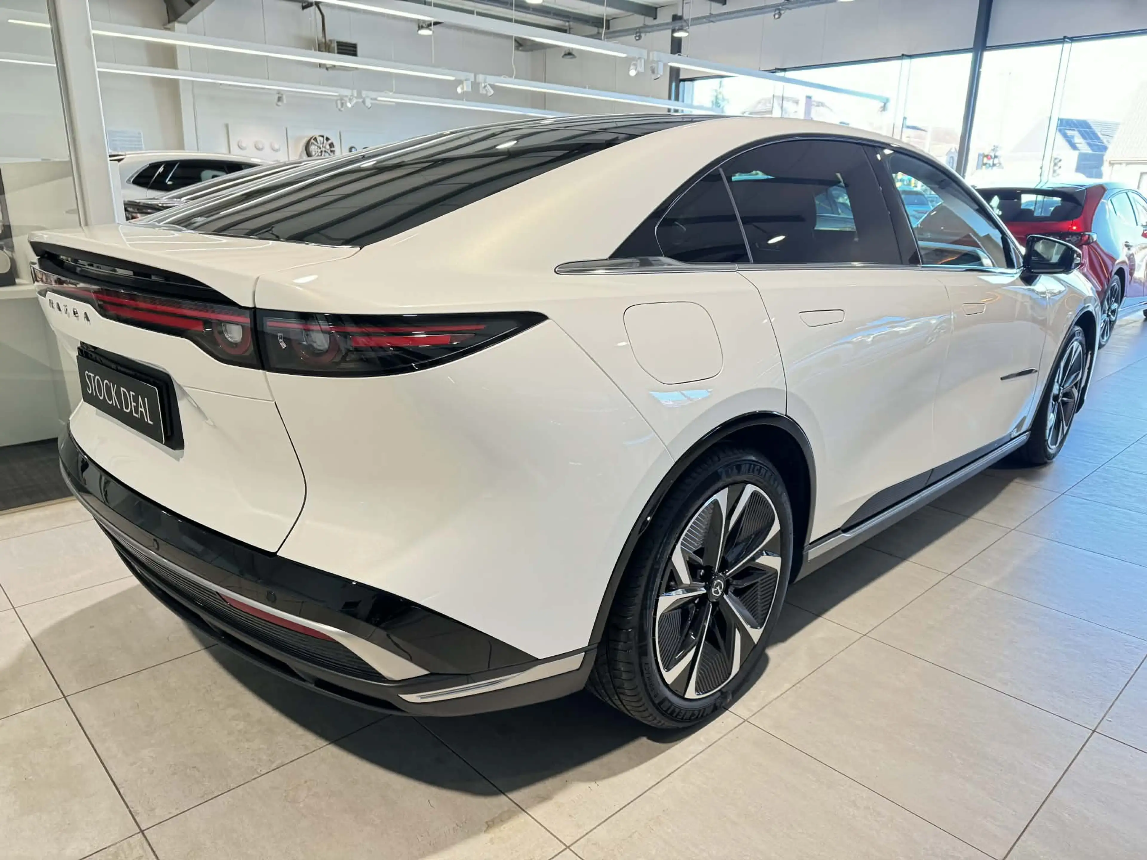 Mazda 6e 6e 68.8 kWh Takumi — photo 3