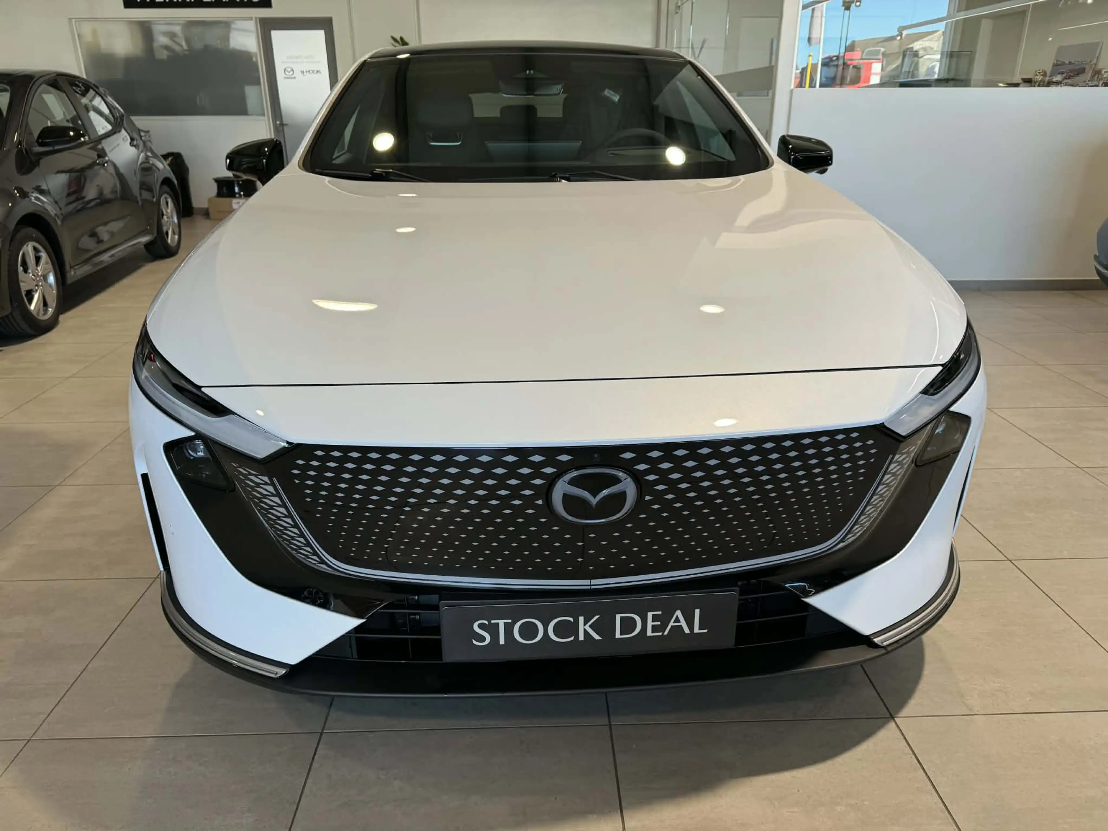 Mazda 6e 6e 68.8 kWh Takumi — photo 6