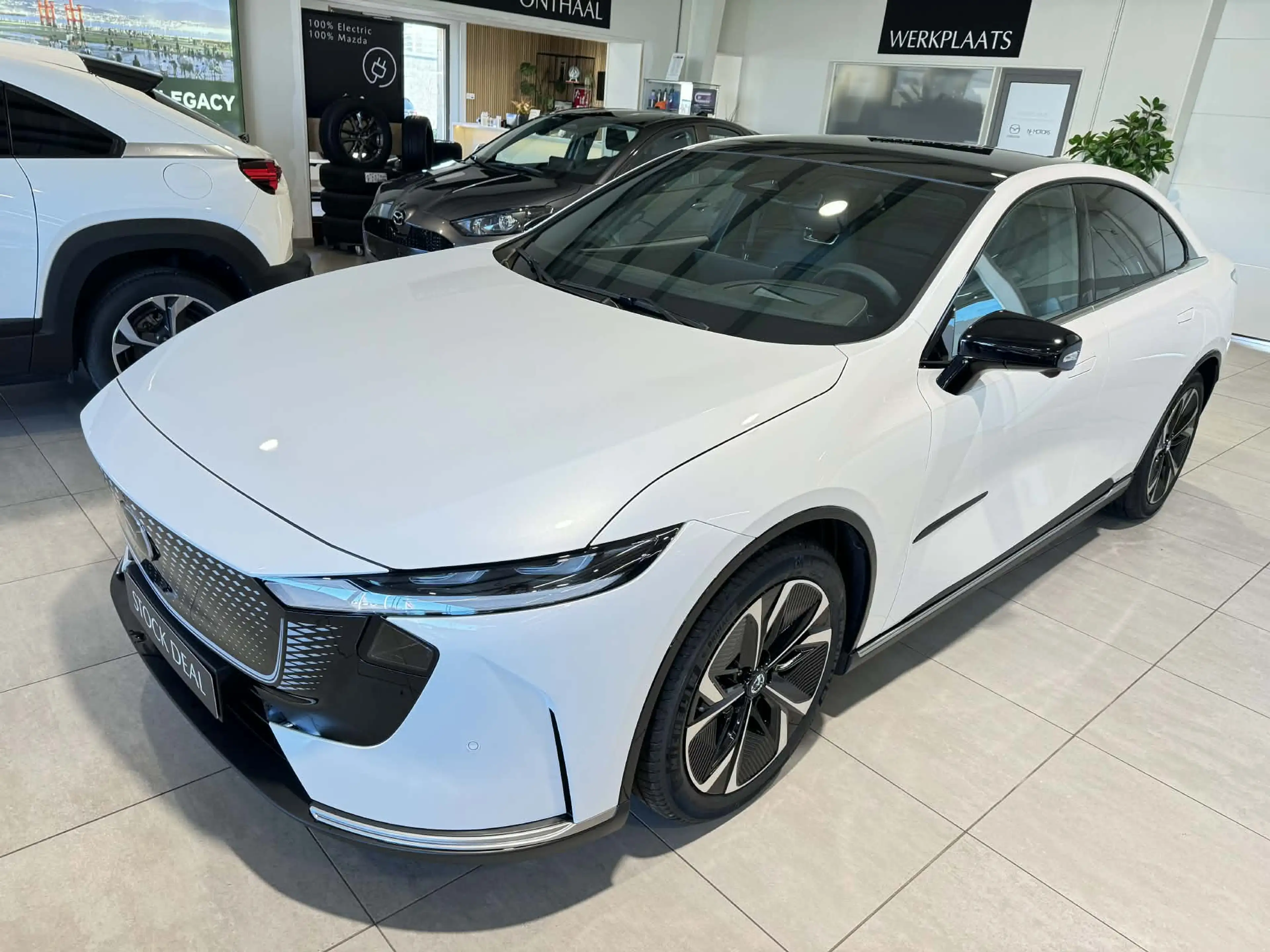 Mazda 6e 6e 68.8 kWh Takumi — photo 4