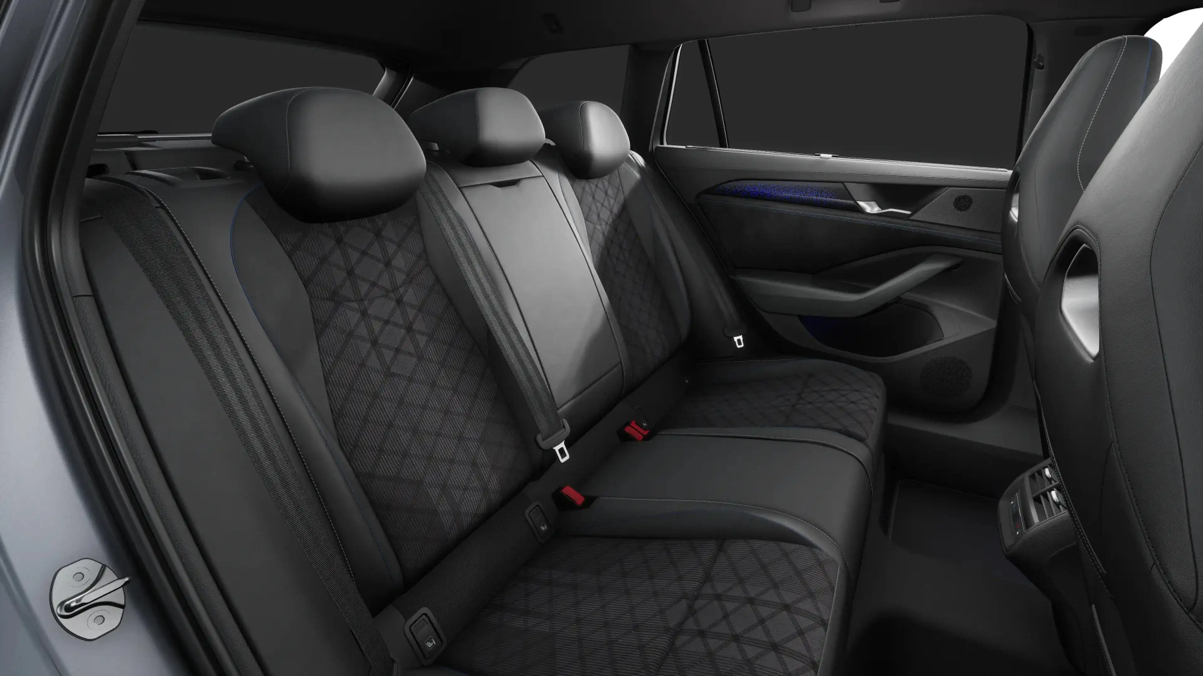 Volkswagen Passat Variant R-Line 1.5 eHybrid DSG *AHK*NAVI* — photo 14
