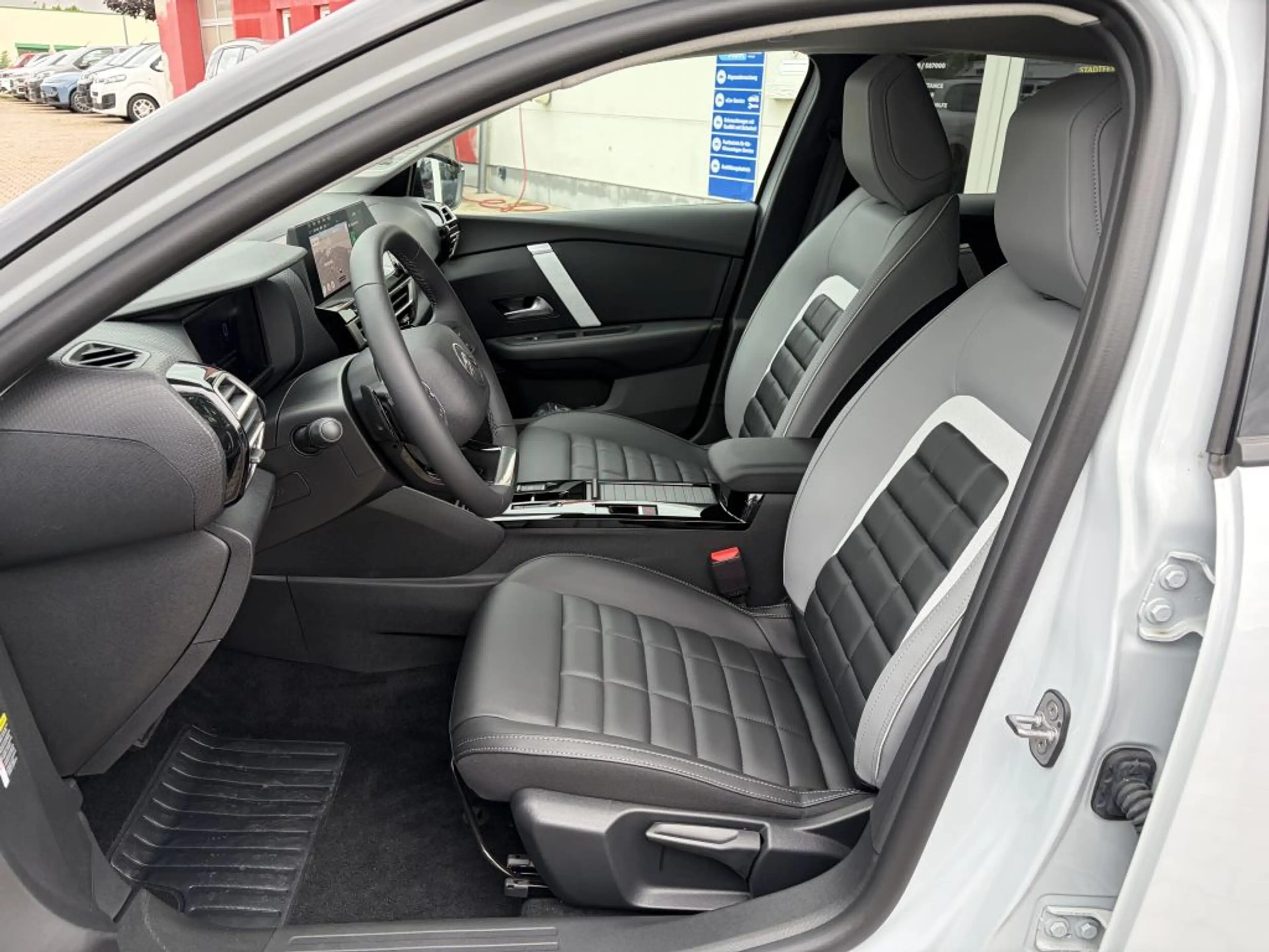 Citroen C4 C4 Benziner 130 AT MAX + Winter, Techno, Head-Up — photo 7
