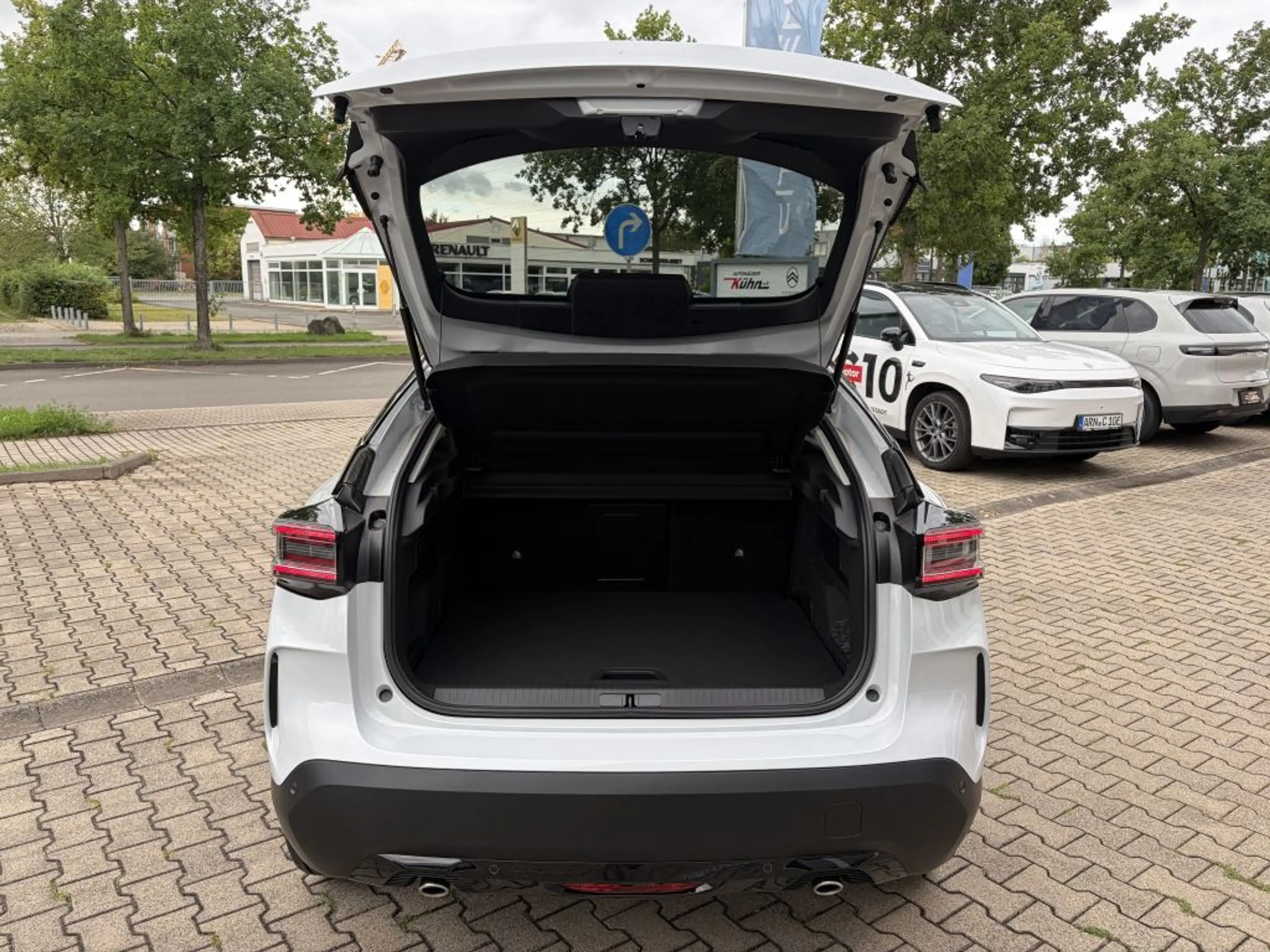 Citroen C4 C4 Benziner 130 AT MAX + Winter, Techno, Head-Up — photo 9