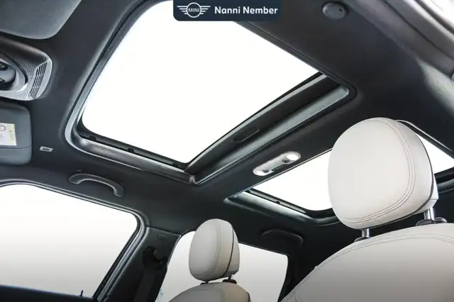 MINI Clubman view 9