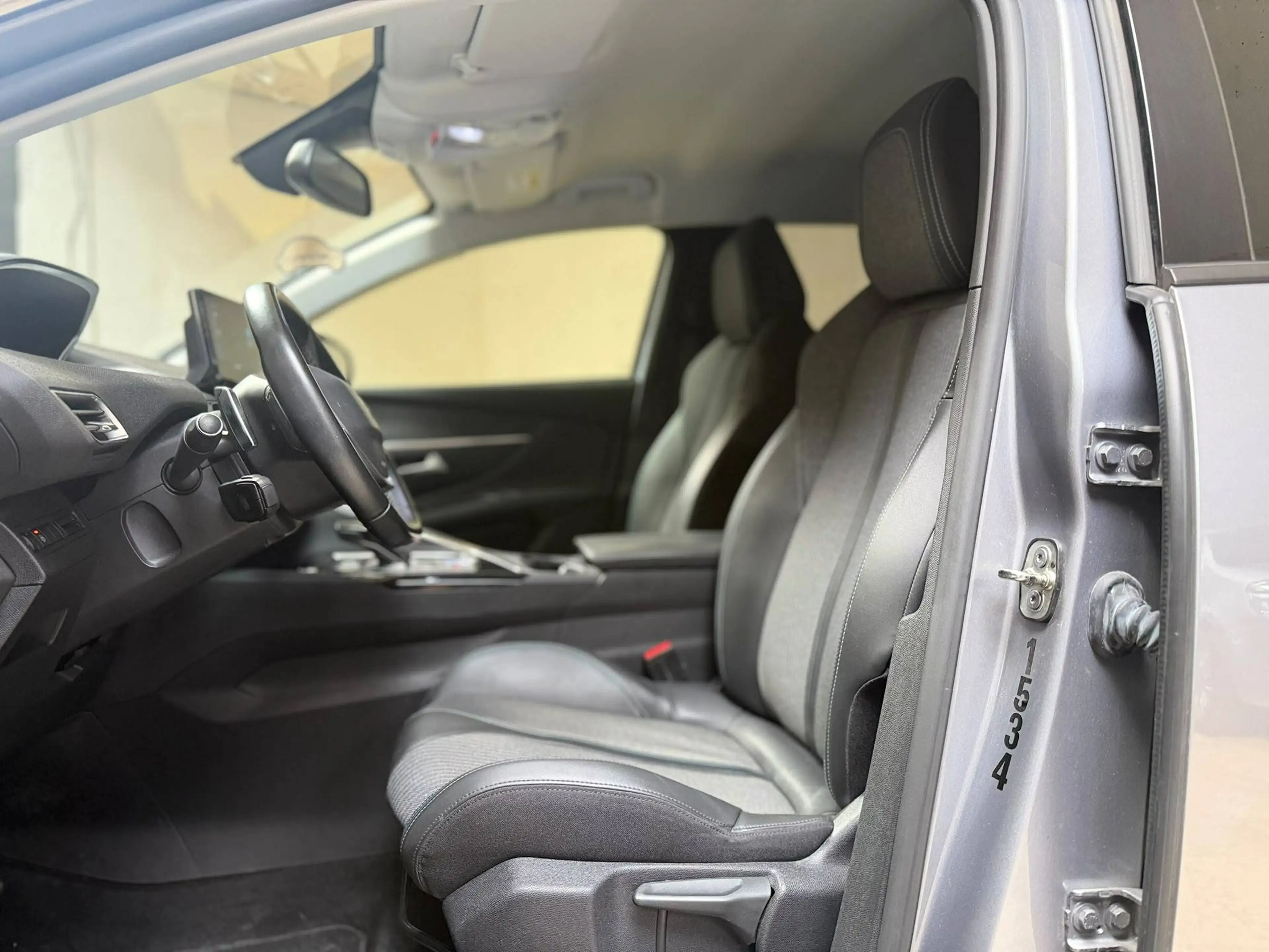 Peugeot 3008 3008 1.5 BlueHDi Allure — photo 4