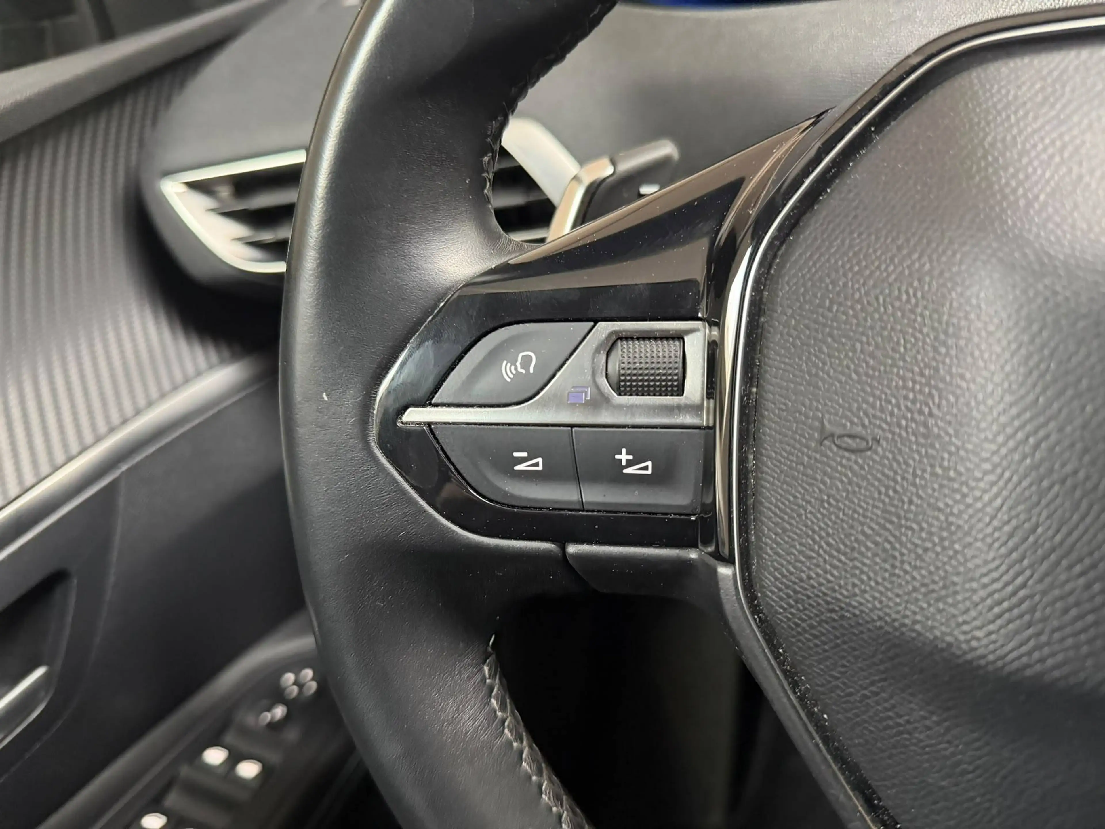 Peugeot 3008 3008 1.5 BlueHDi Allure — photo 7