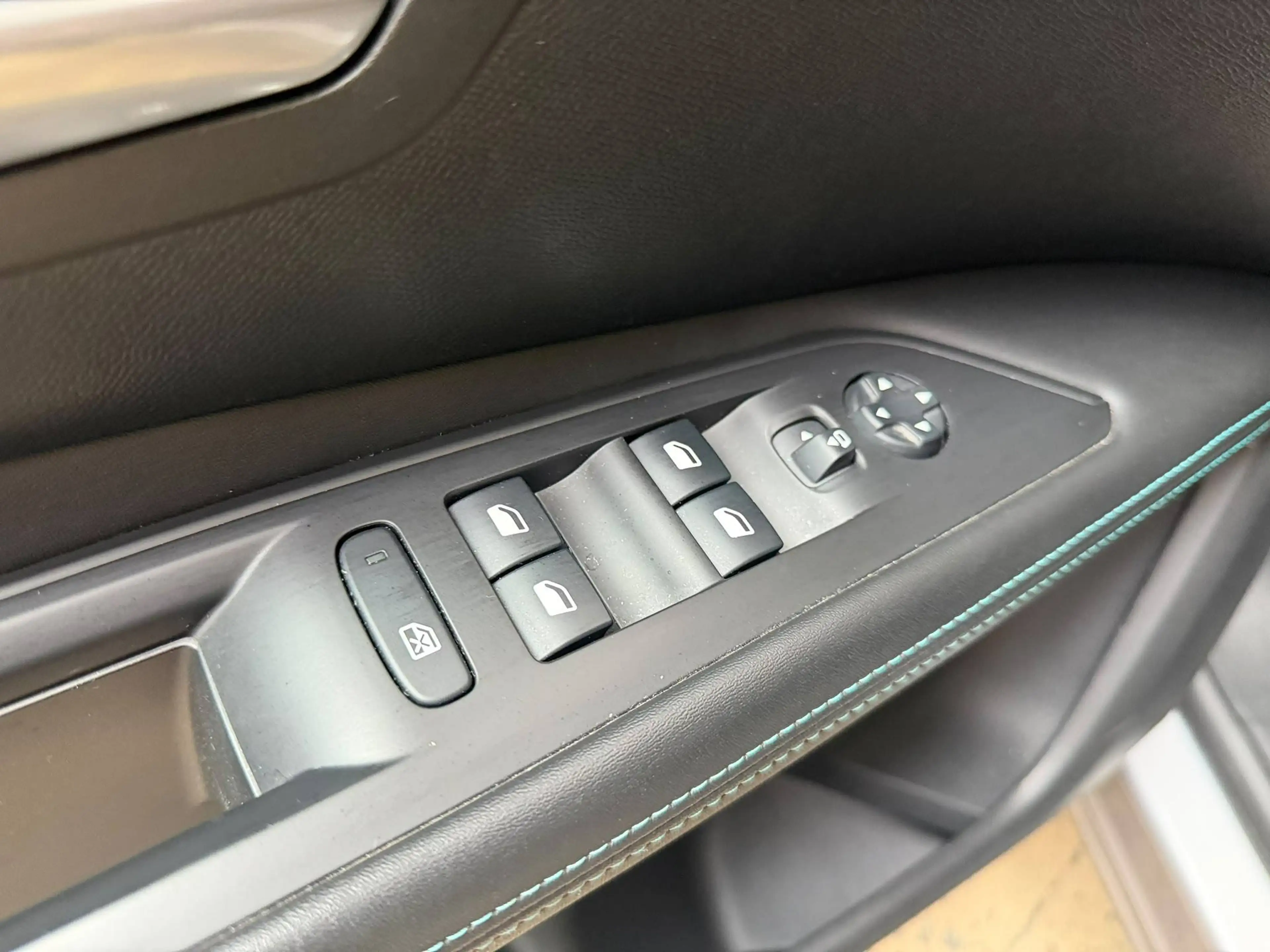 Peugeot 3008 3008 1.5 BlueHDi Allure — photo 5
