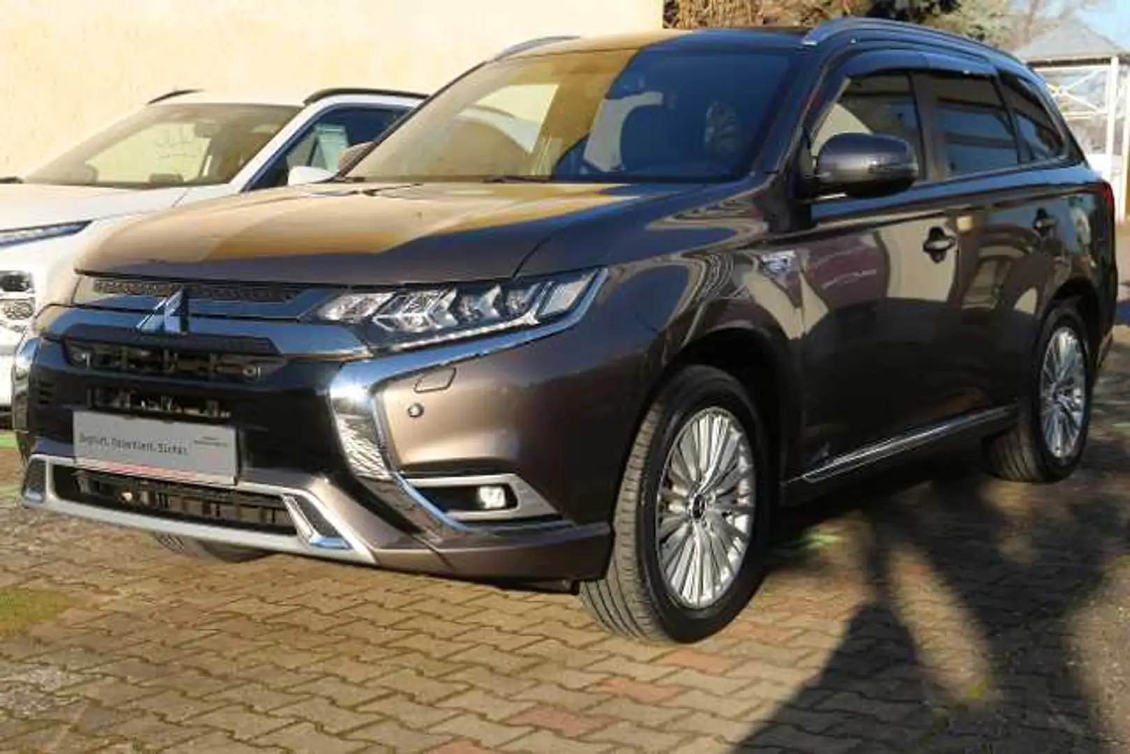 Mitsubishi Outlander Outlander Plug-in Hybrid PLUS Spirit 2.4 4WD Braun - 2