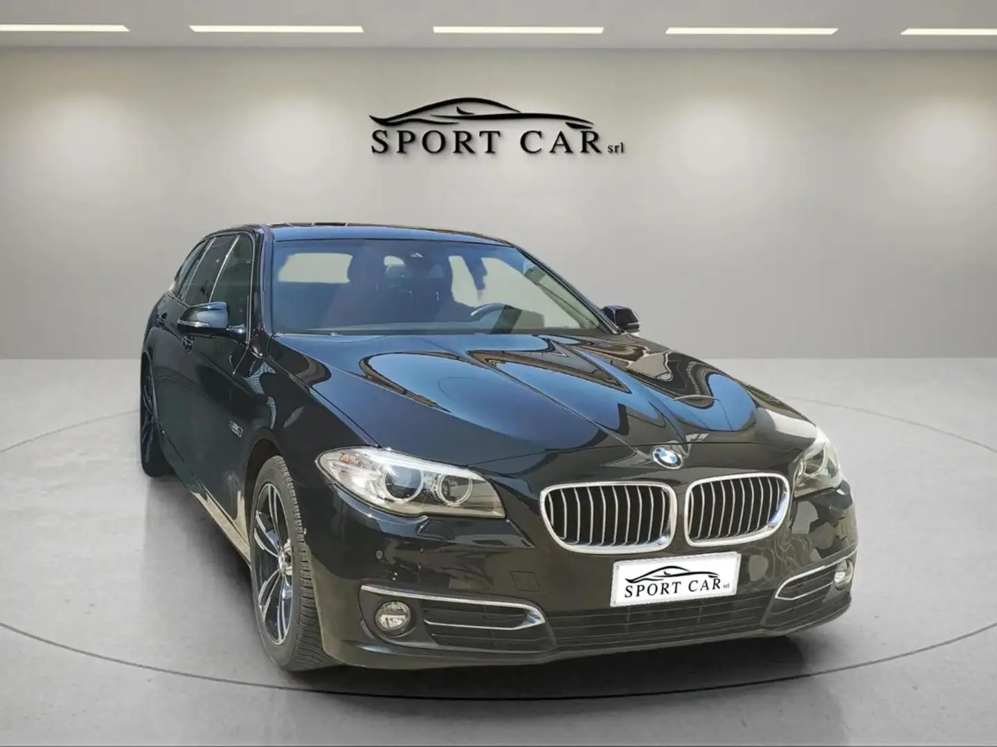 BMW 520 d xDrive Touring Luxury Zwart - 1
