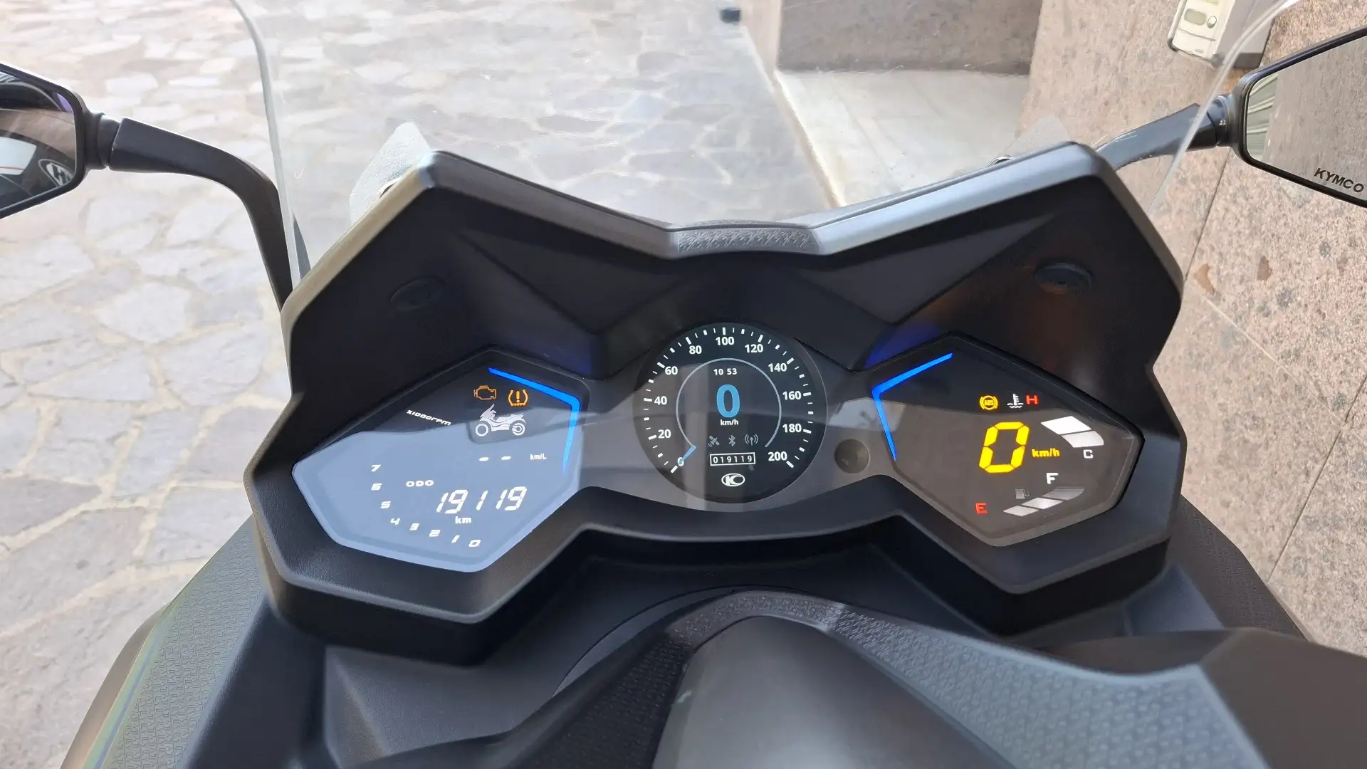 Kymco AK 550 Negro - 1