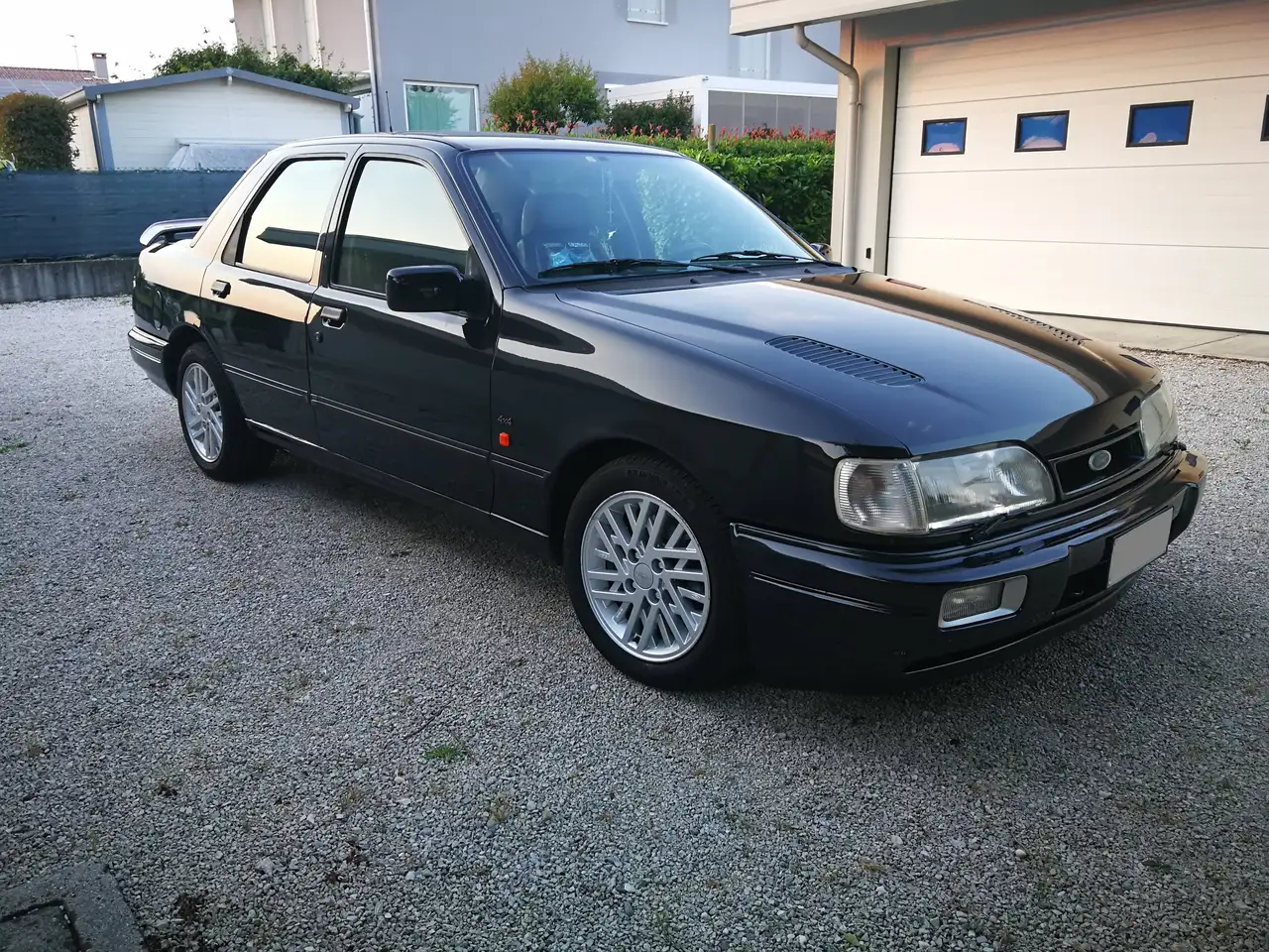 Ford Sierra 4p 2.0 Cosworth c/clima 4x4 cat., foto 2