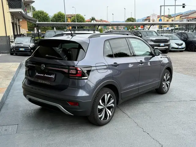 Volkswagen T-Cross view 4