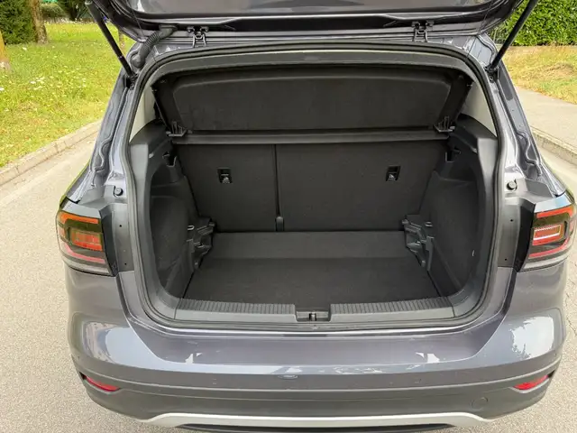 Volkswagen T-Cross view 9
