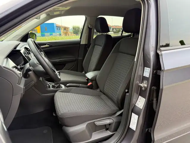 Volkswagen T-Cross view 6