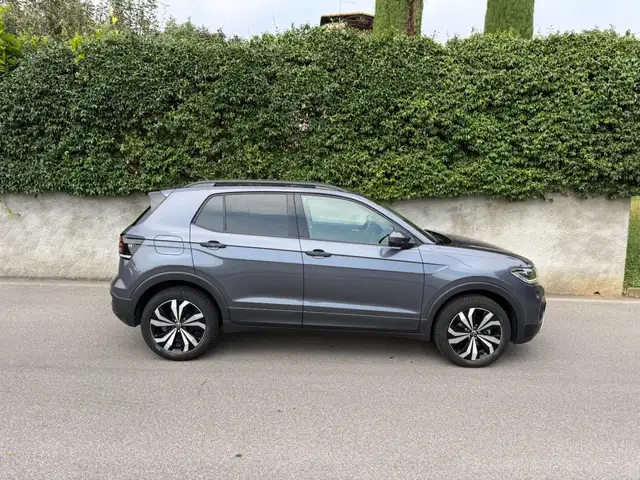 Volkswagen T-Cross view 5