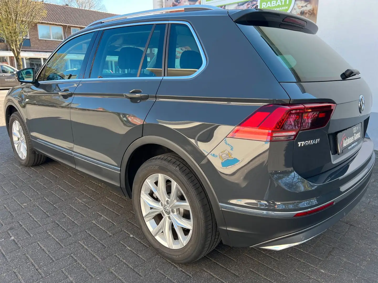 Volkswagen Tiguan Highline  4Motion Navi Nur 37tkm ACC AHK Gris - 2