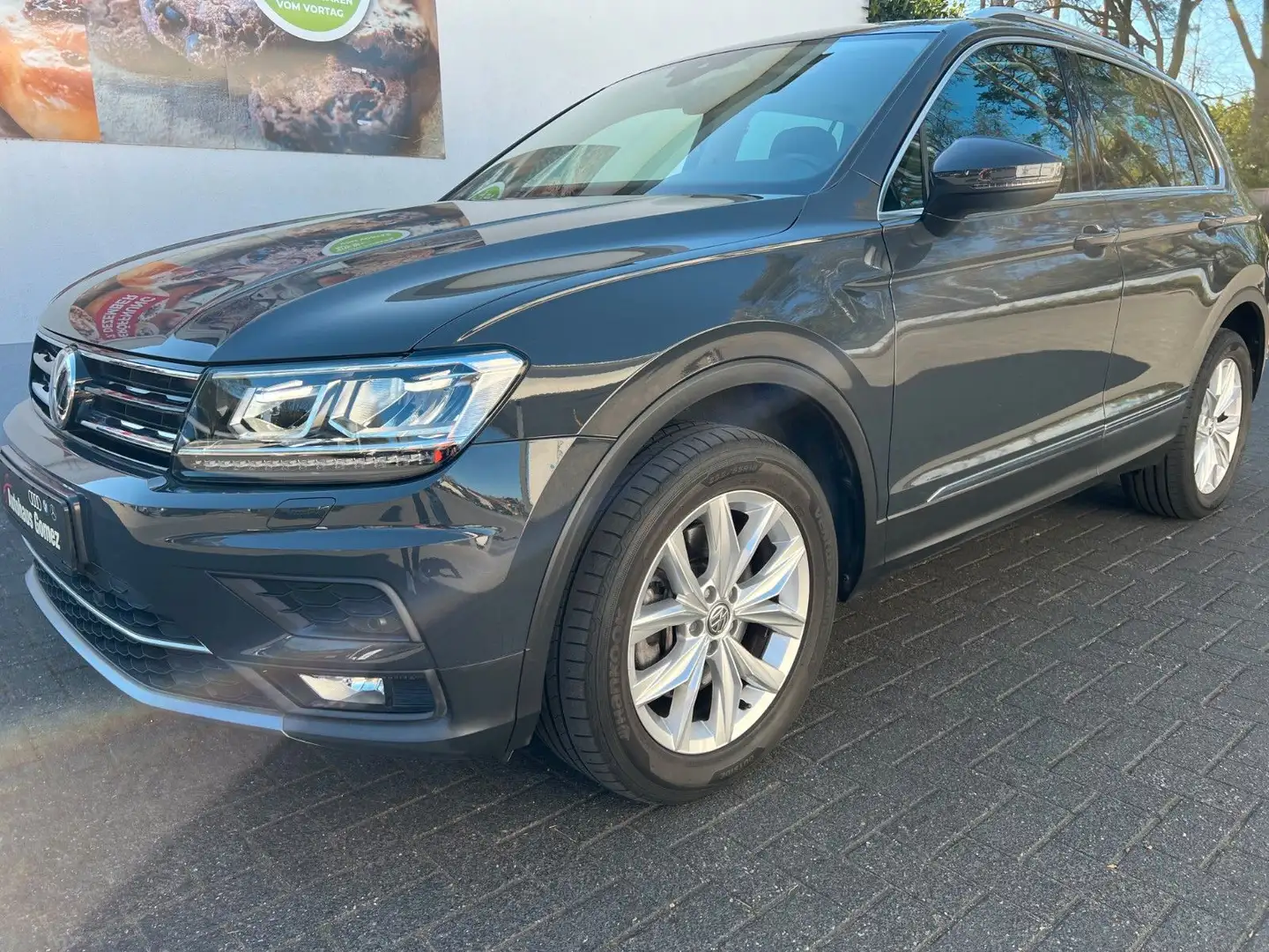Volkswagen Tiguan Highline  4Motion Navi Nur 37tkm ACC AHK Gris - 1