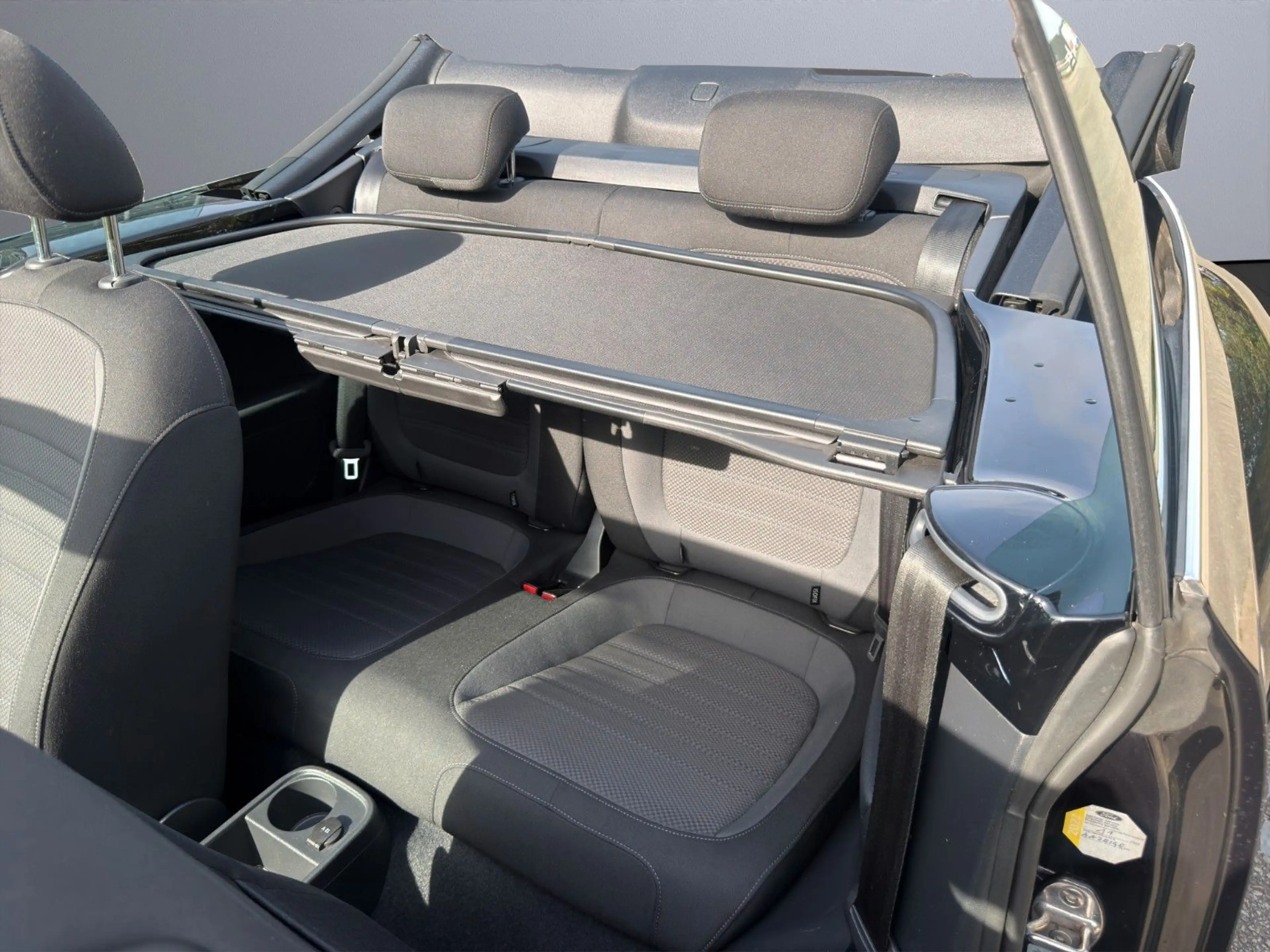 Volkswagen Beetle Cabriolet R-Line Klima/PDC/SHZ — photo 10
