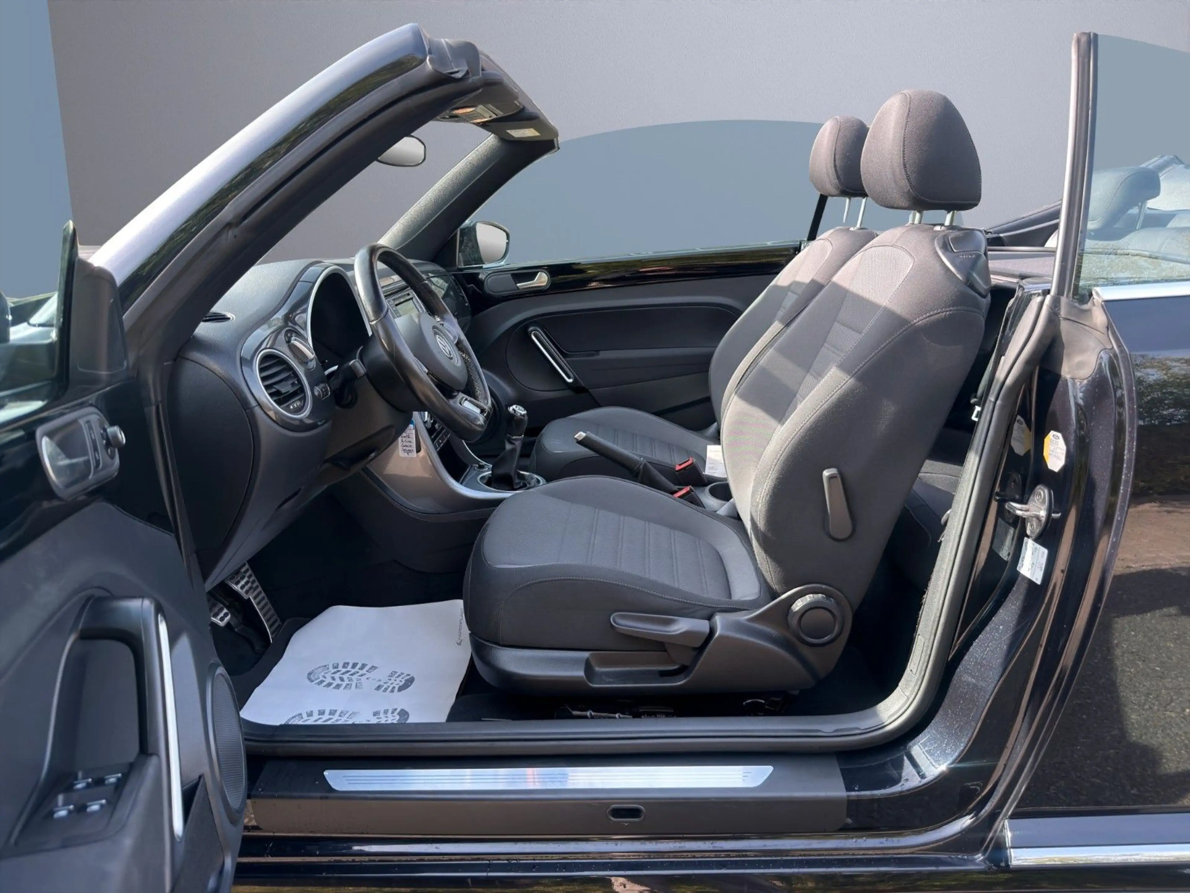 Volkswagen Beetle Cabriolet R-Line Klima/PDC/SHZ — photo 9