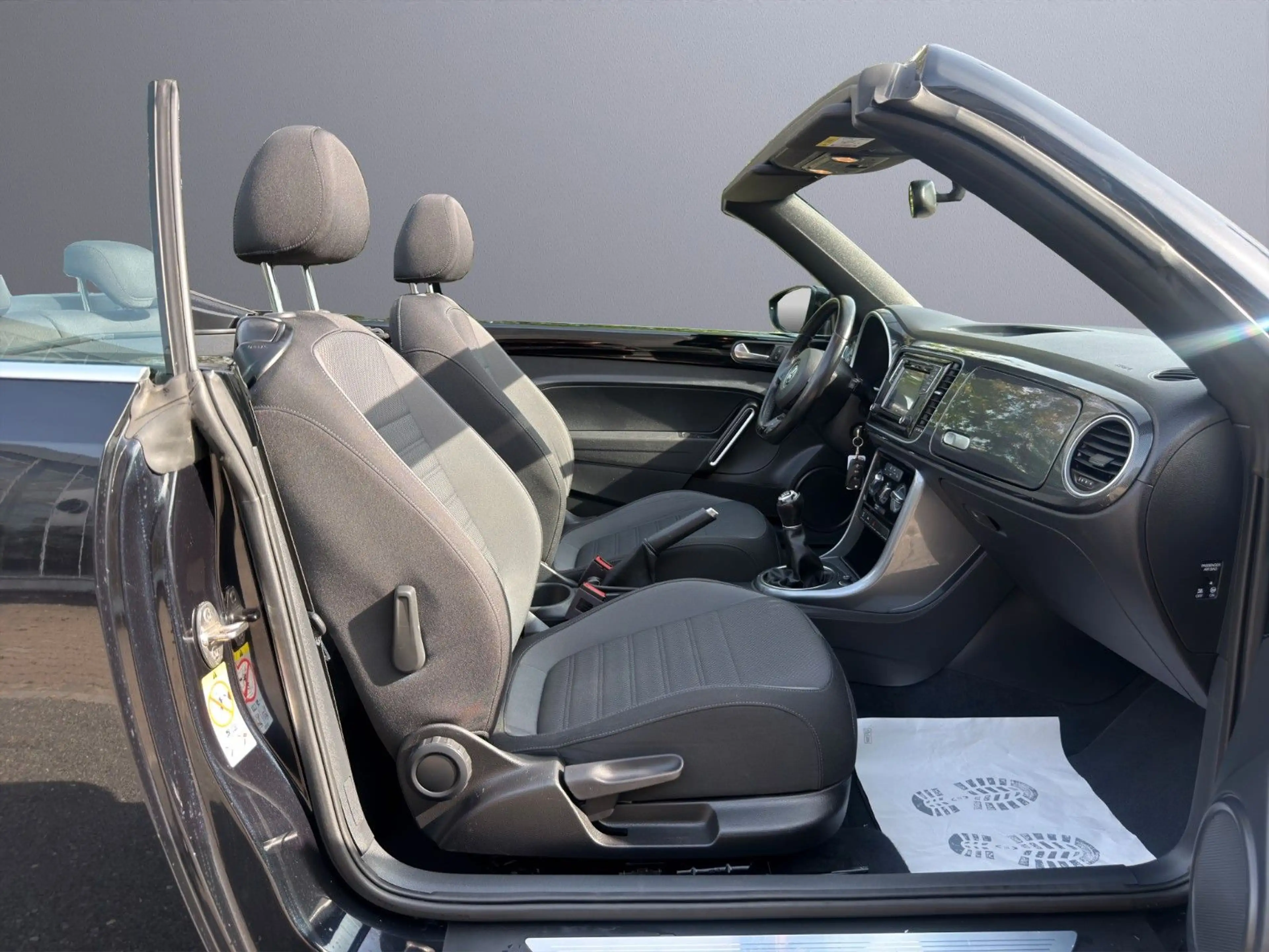 Volkswagen Beetle Cabriolet R-Line Klima/PDC/SHZ — photo 13