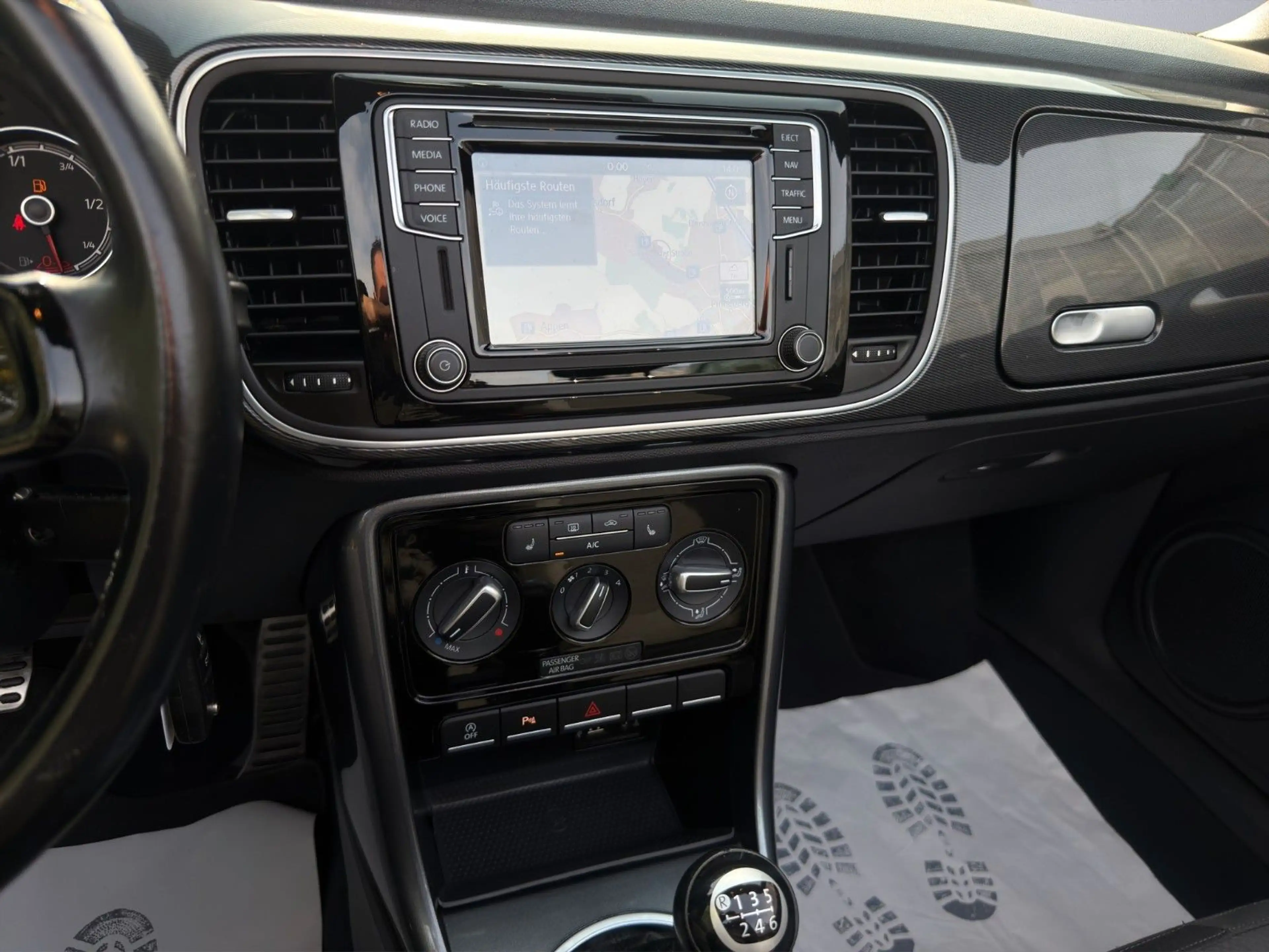 Volkswagen Beetle Cabriolet R-Line Klima/PDC/SHZ — photo 15