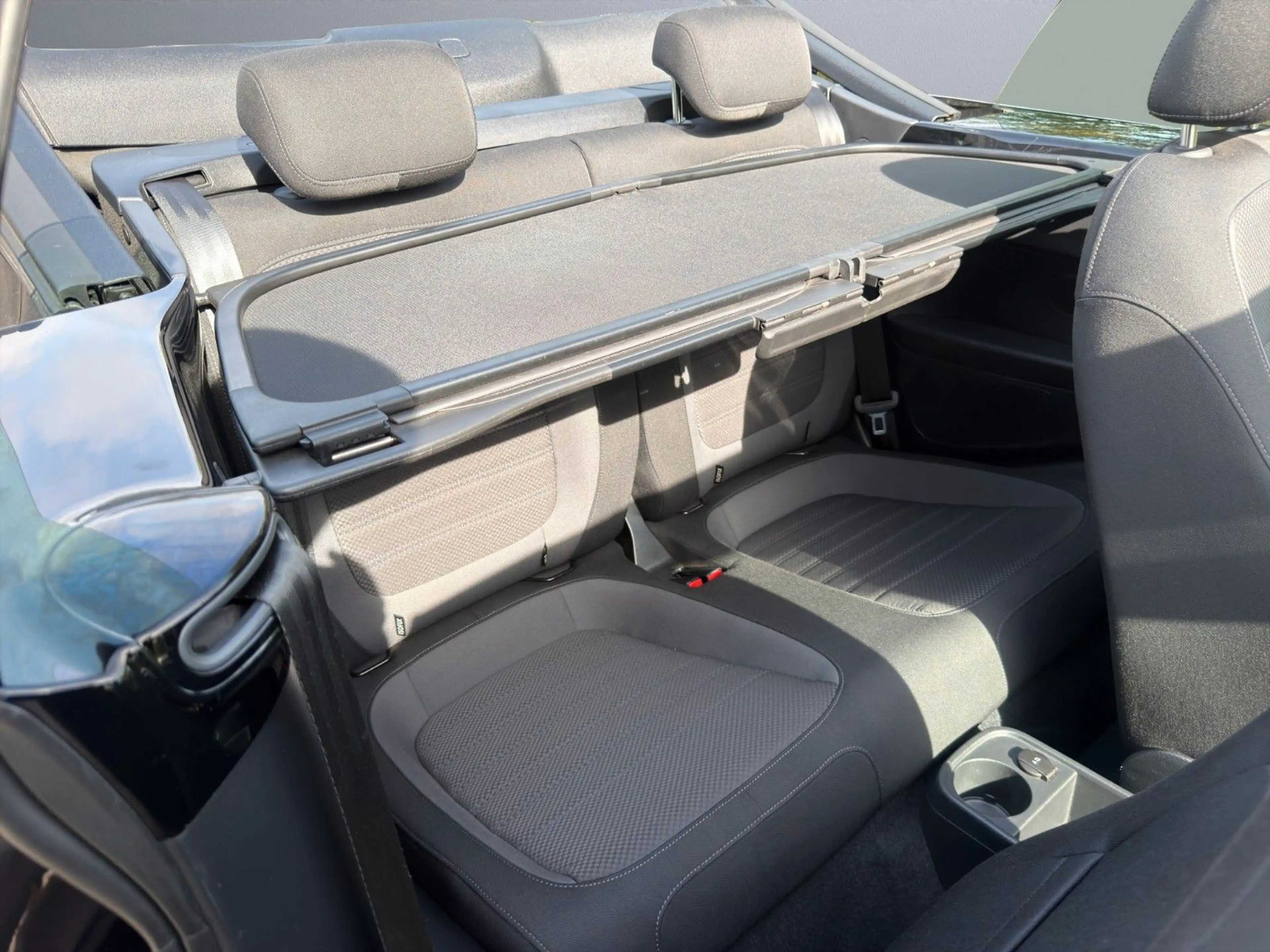 Volkswagen Beetle Cabriolet R-Line Klima/PDC/SHZ — photo 12