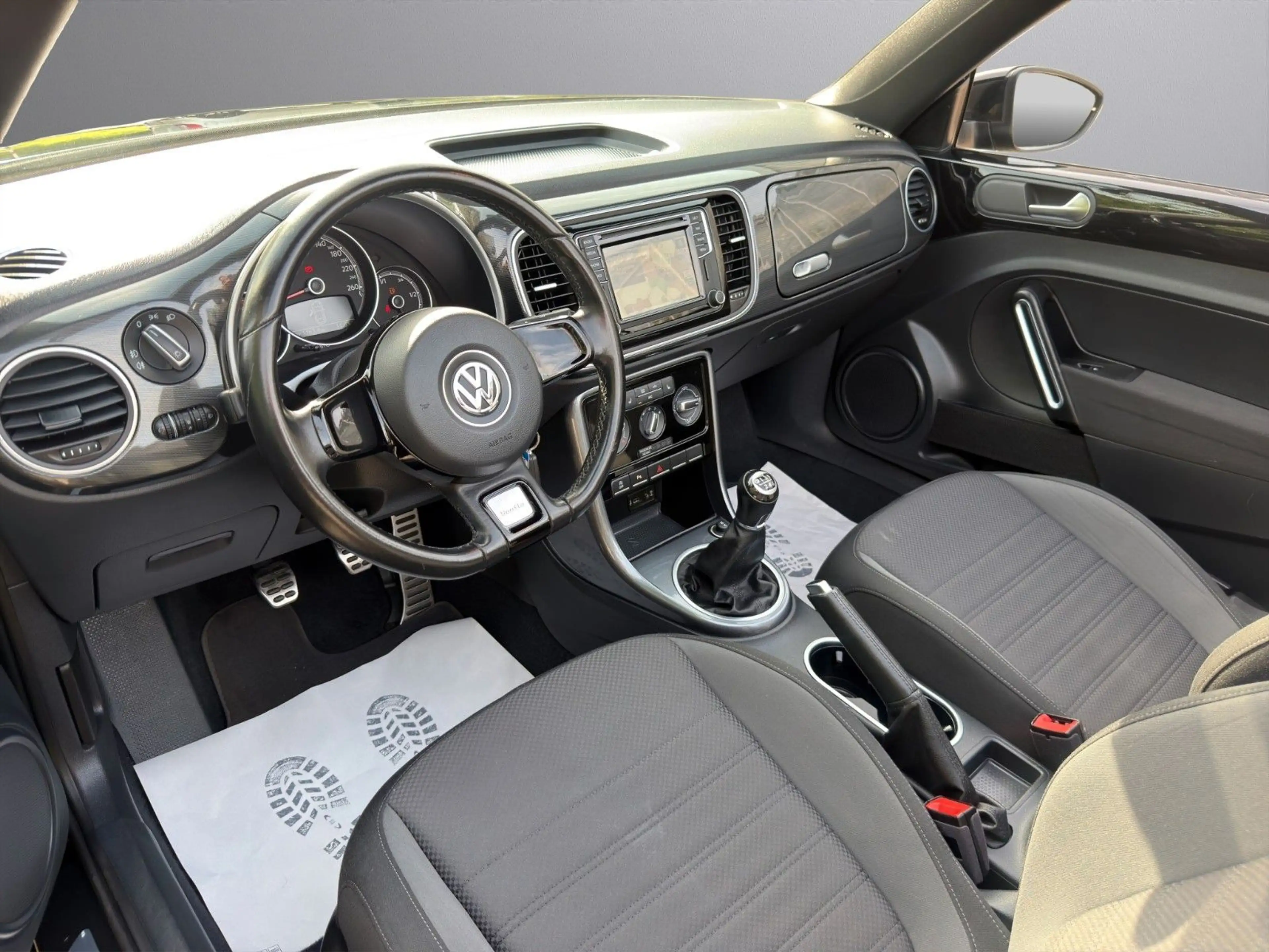 Volkswagen Beetle Cabriolet R-Line Klima/PDC/SHZ — photo 14
