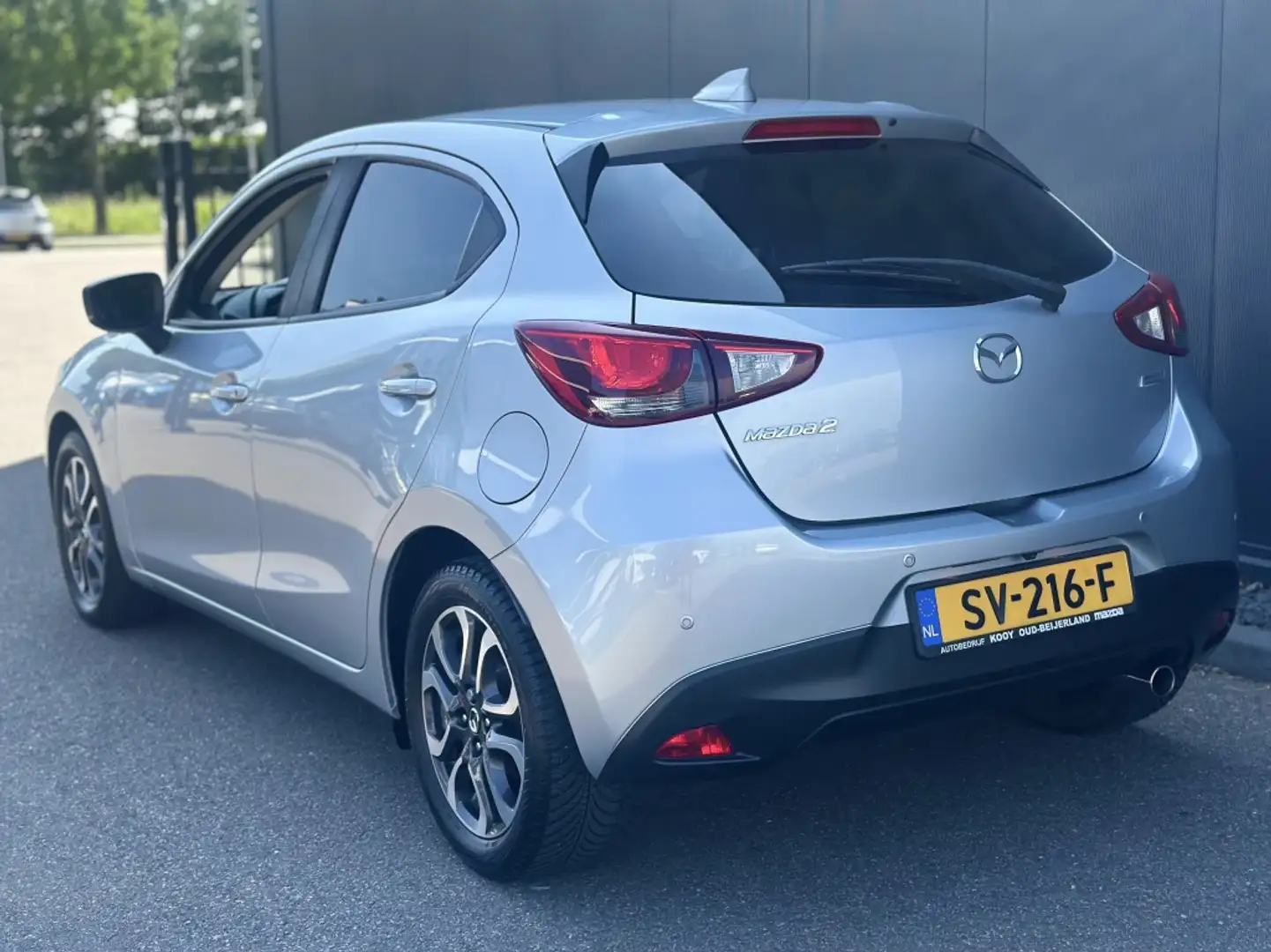 Mazda 2 1.5 Skyactiv-G GT-M Automaat Grijs - 2
