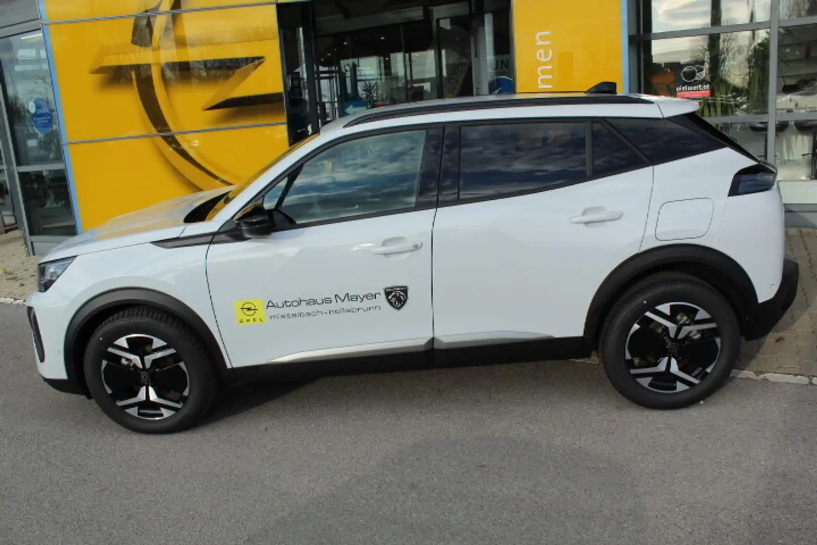 Peugeot 2008 Benzin 100 S&S Allure 6-Gang-Manuell Weiß - 2
