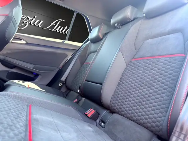 Volkswagen Golf view 9