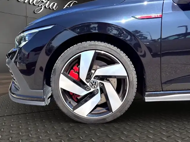 Volkswagen Golf view 6