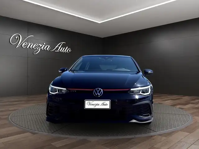 Volkswagen Golf view 2
