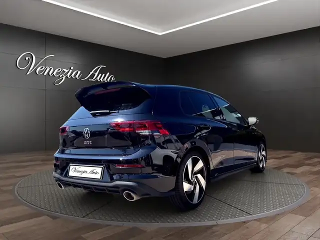 Volkswagen Golf view 4