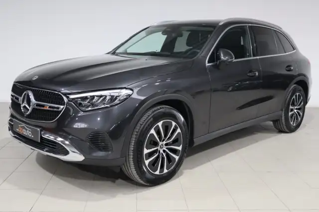 Mercedes-Benz GLC 200 view 3