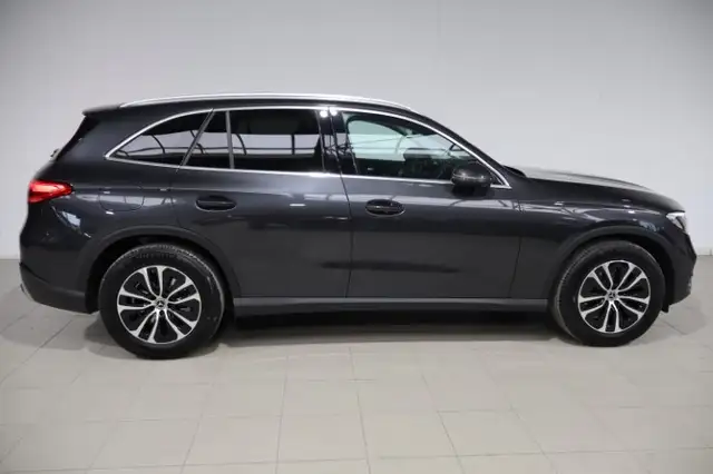 Mercedes-Benz GLC 200 view 7