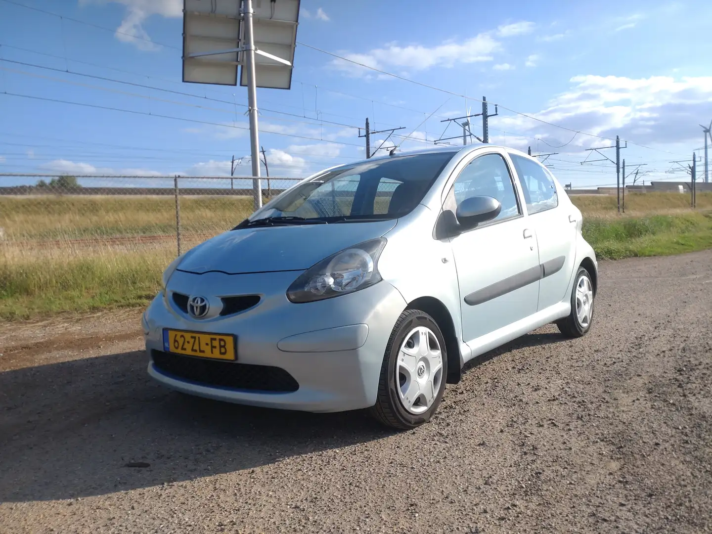 Toyota Aygo 1.0-12V + 5DRS Blauw - 1