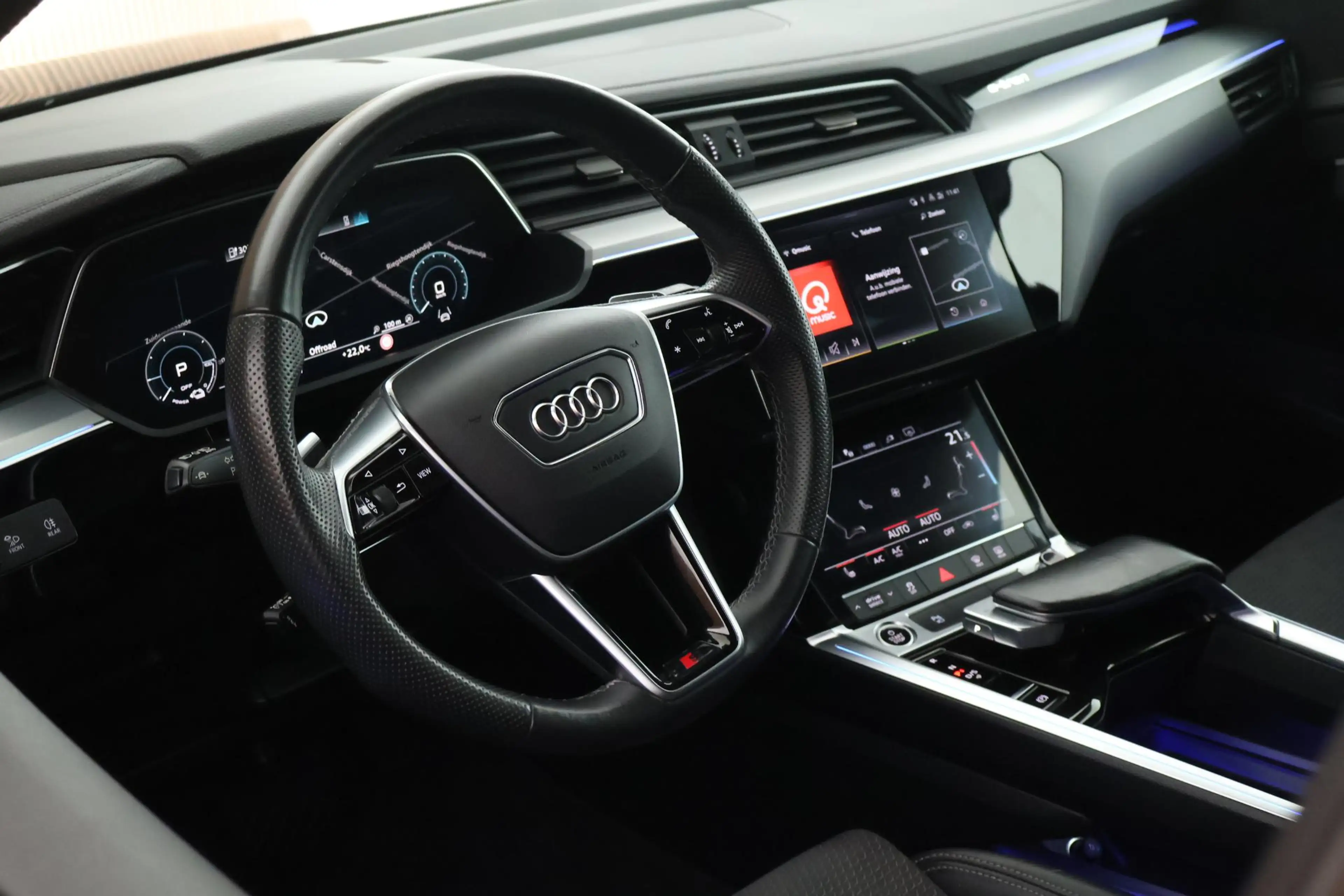 Audi e-tron 55 408pk 95 kWh quattro S Edition S-Line SOH 95% P — photo 3