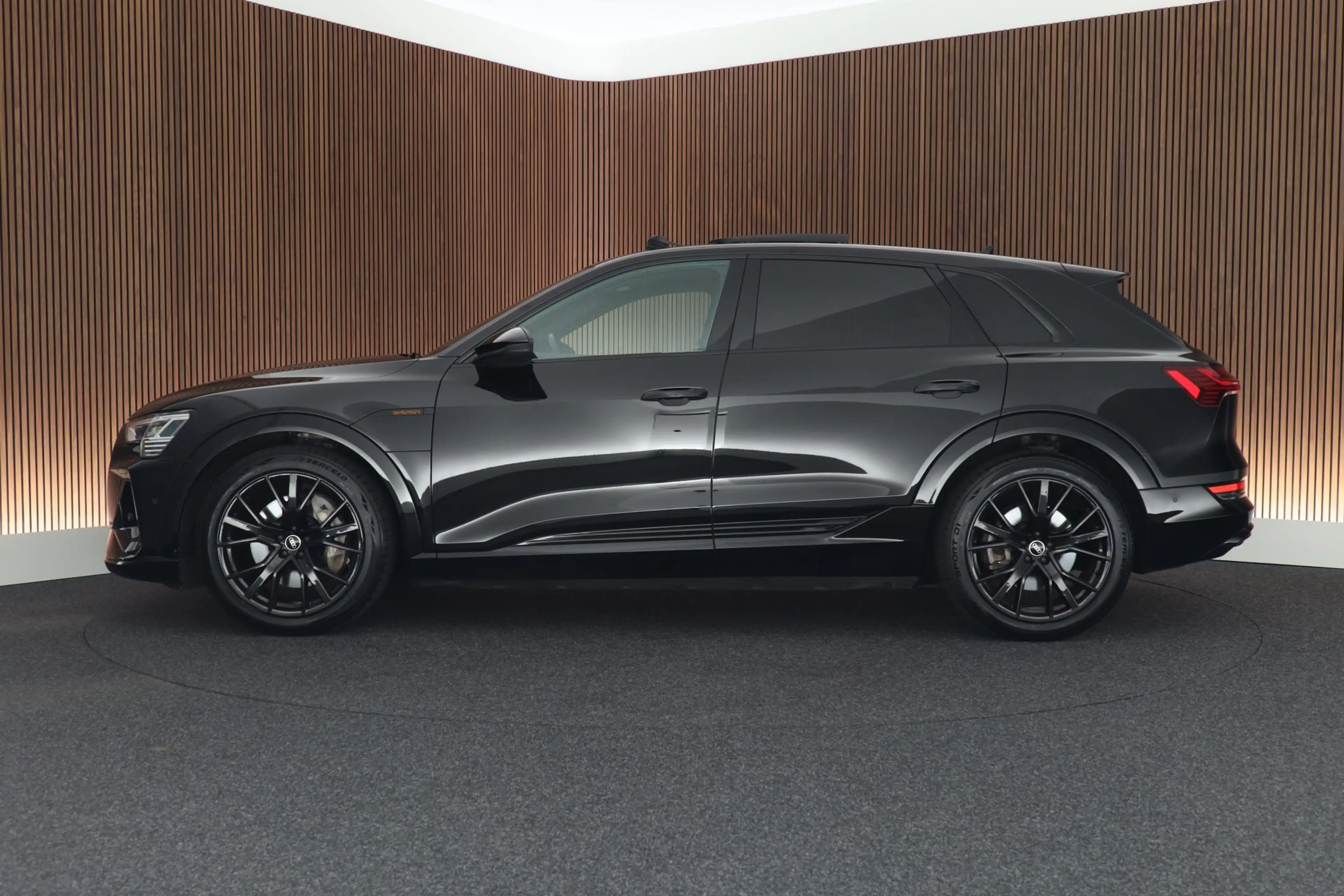 Audi e-tron 55 408pk 95 kWh quattro S Edition S-Line SOH 95% P — photo 9