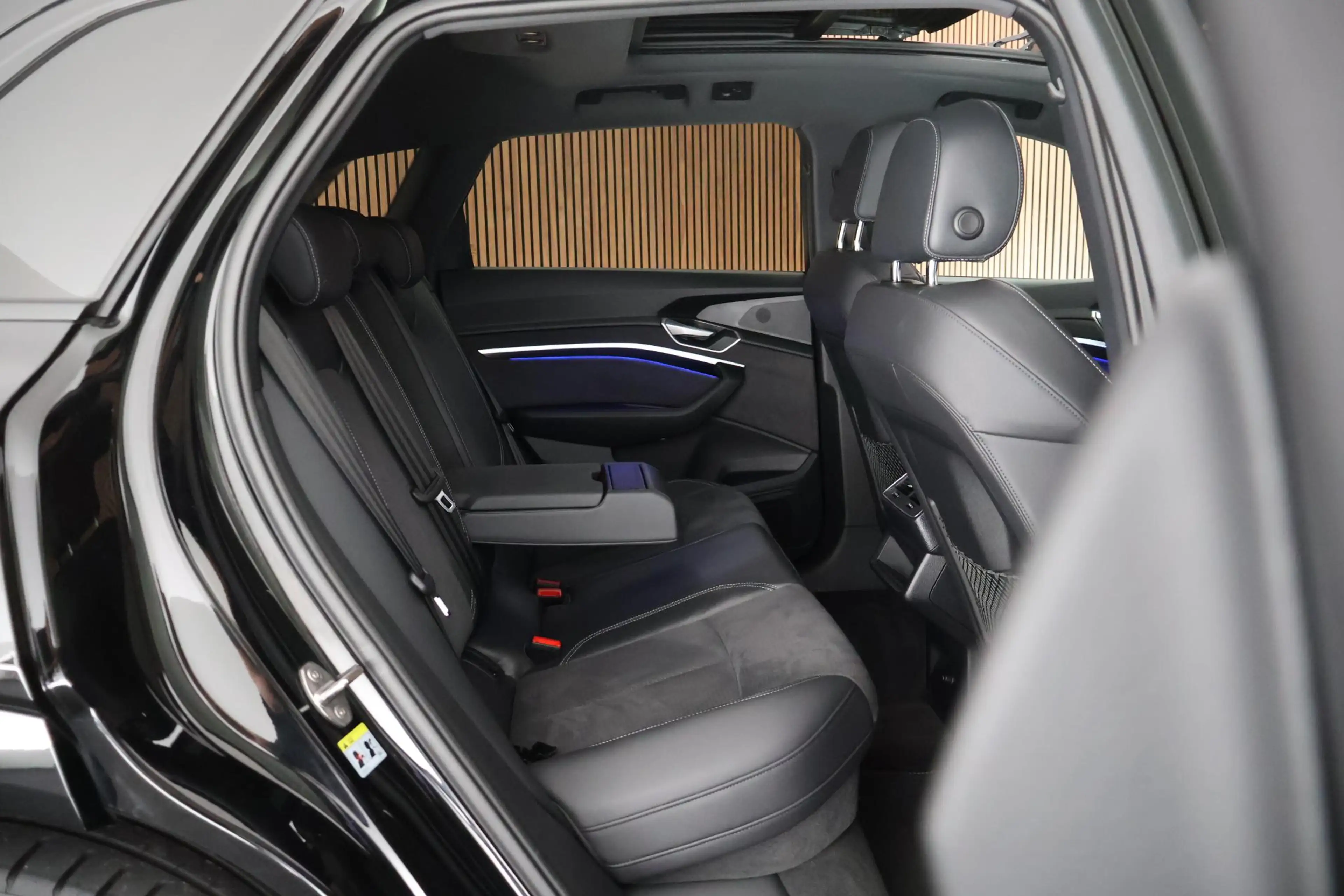 Audi e-tron 55 408pk 95 kWh quattro S Edition S-Line SOH 95% P — photo 14