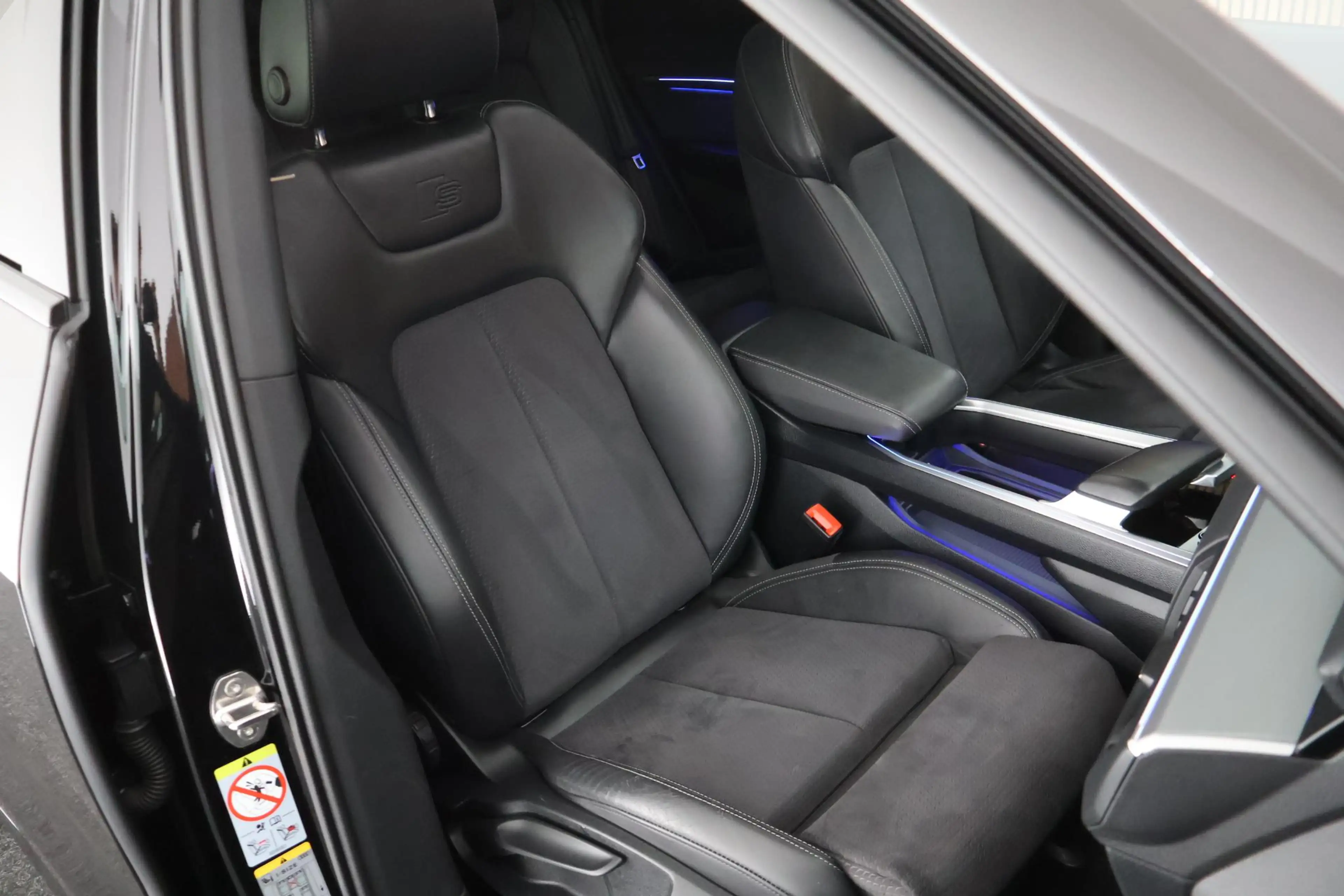 Audi e-tron 55 408pk 95 kWh quattro S Edition S-Line SOH 95% P — photo 2