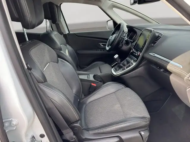 Renault Scenic view 9