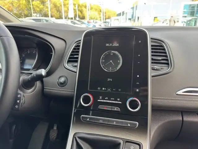 Renault Scenic view 12