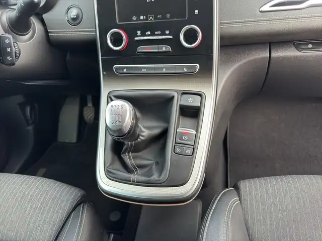Renault Scenic view 13