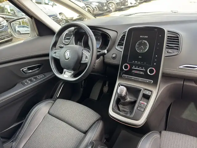 Renault Scenic view 11