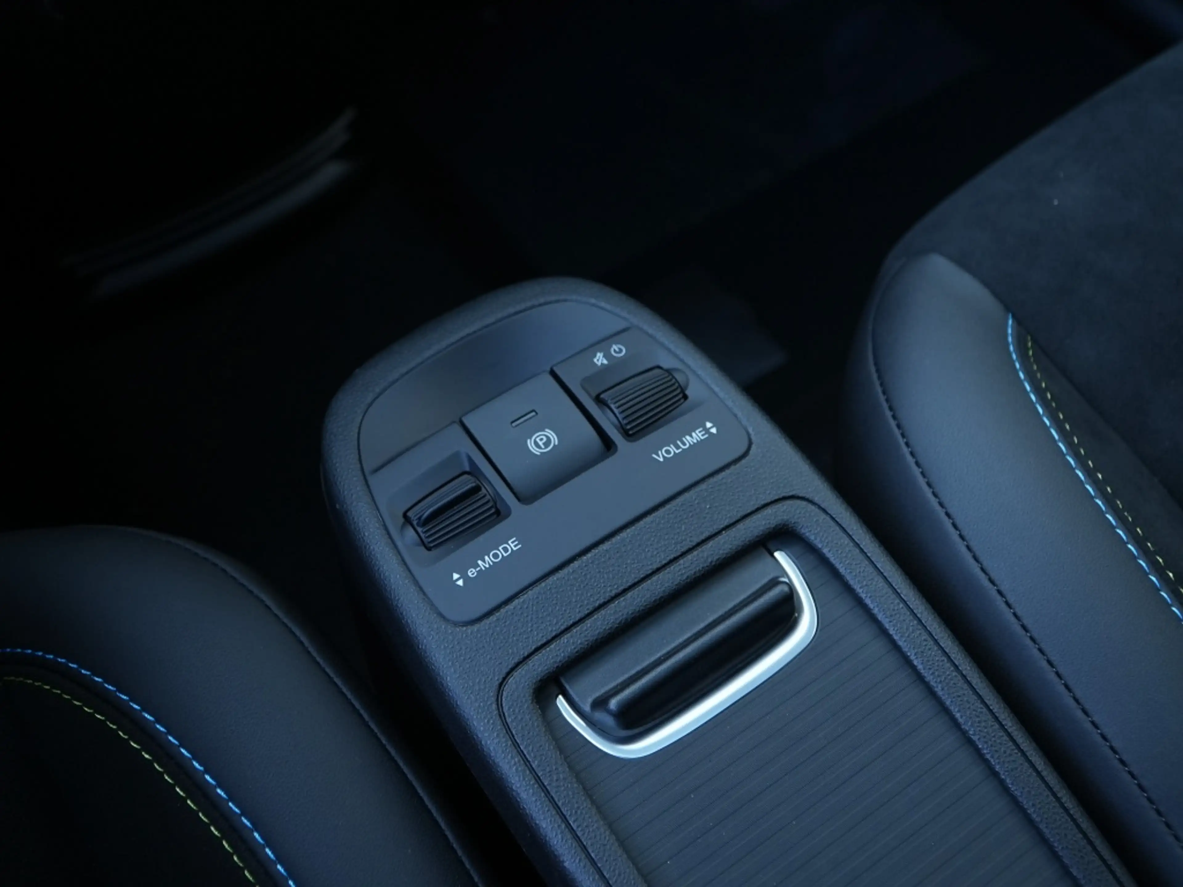 Abarth 500e Turismo 42 kWh | Pano | JBL | Navi | LED | Carplay — photo 14
